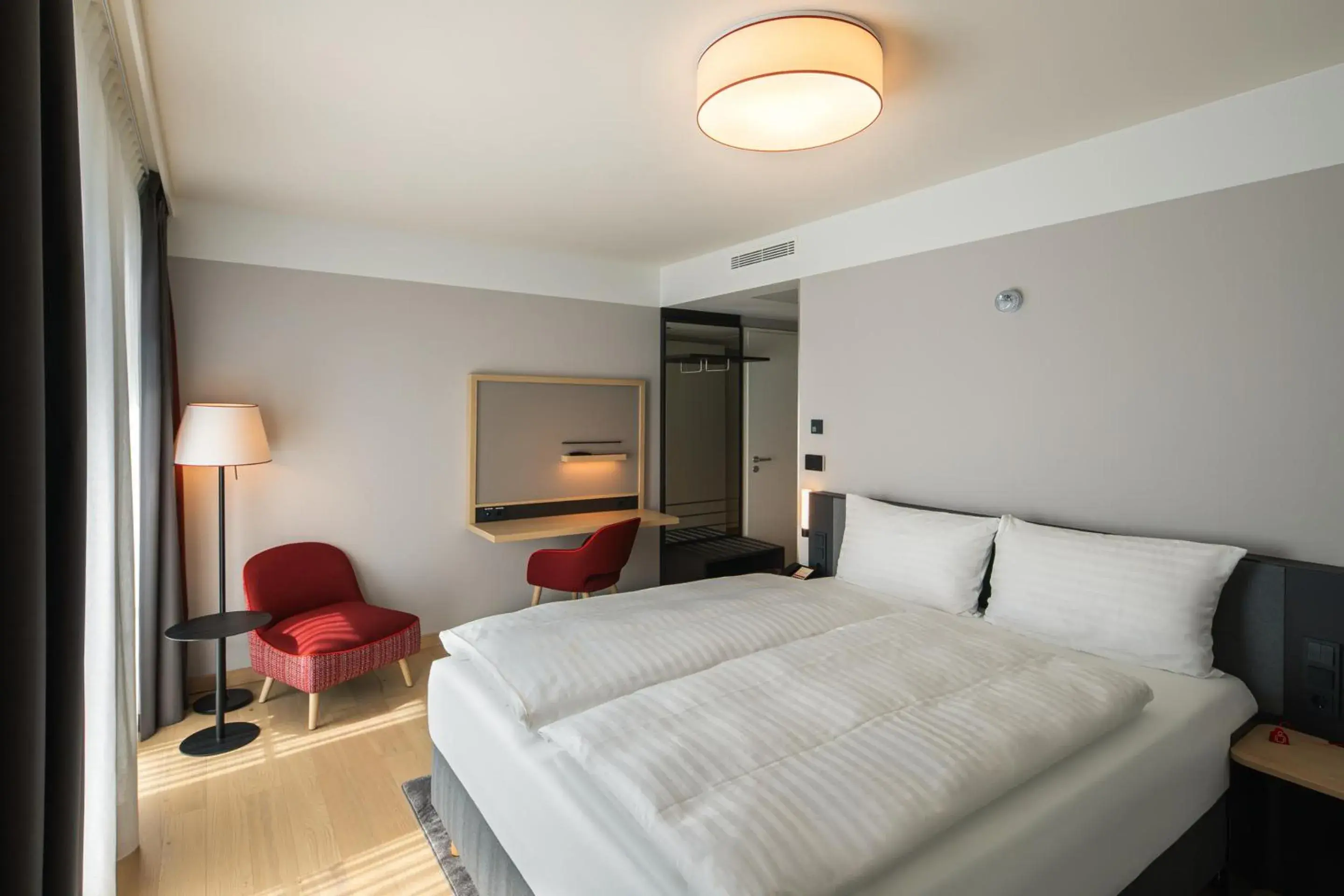 Double Room - Disability Access in IntercityHotel Heidelberg Double Room - Disability Access in IntercityHotel Heidelberg