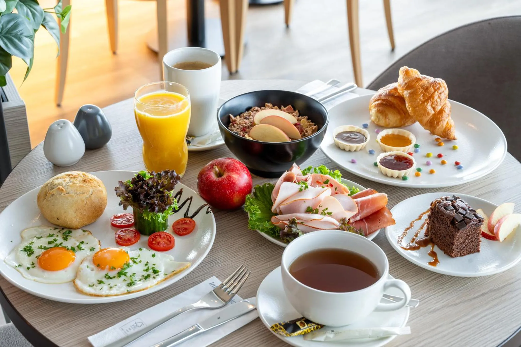 Restaurant/places to eat in IntercityHotel Heidelberg