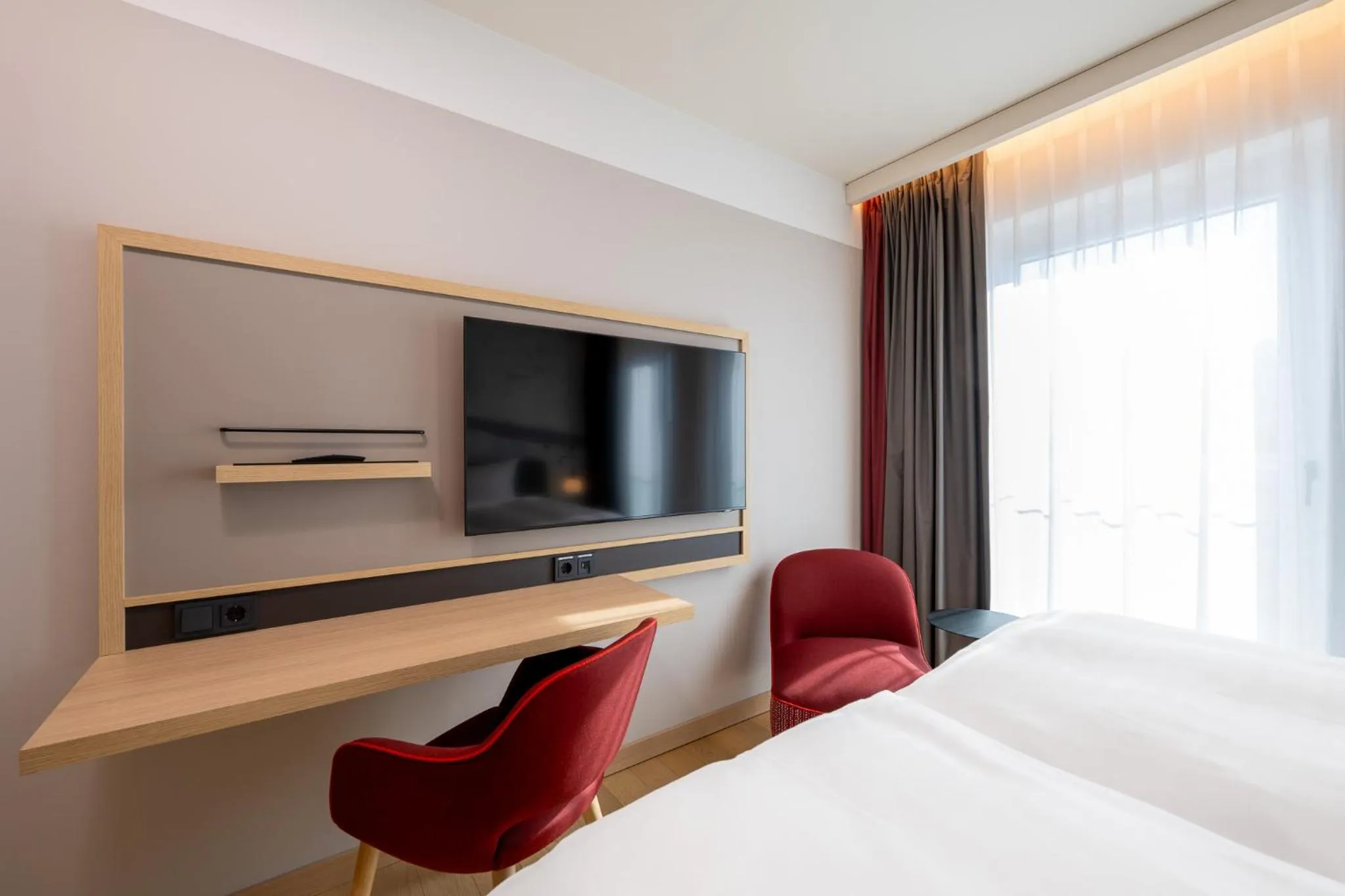 TV and multimedia, Bed in IntercityHotel Heidelberg