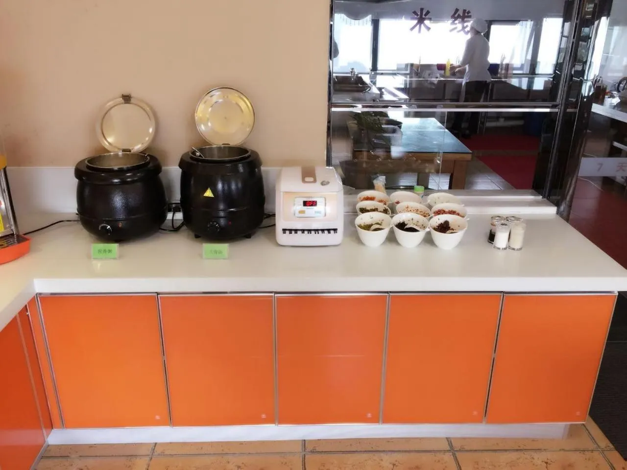 Kitchen or kitchenette in 7 Days Premium - Kunming South High Speed Railway Station University Town Metro Station