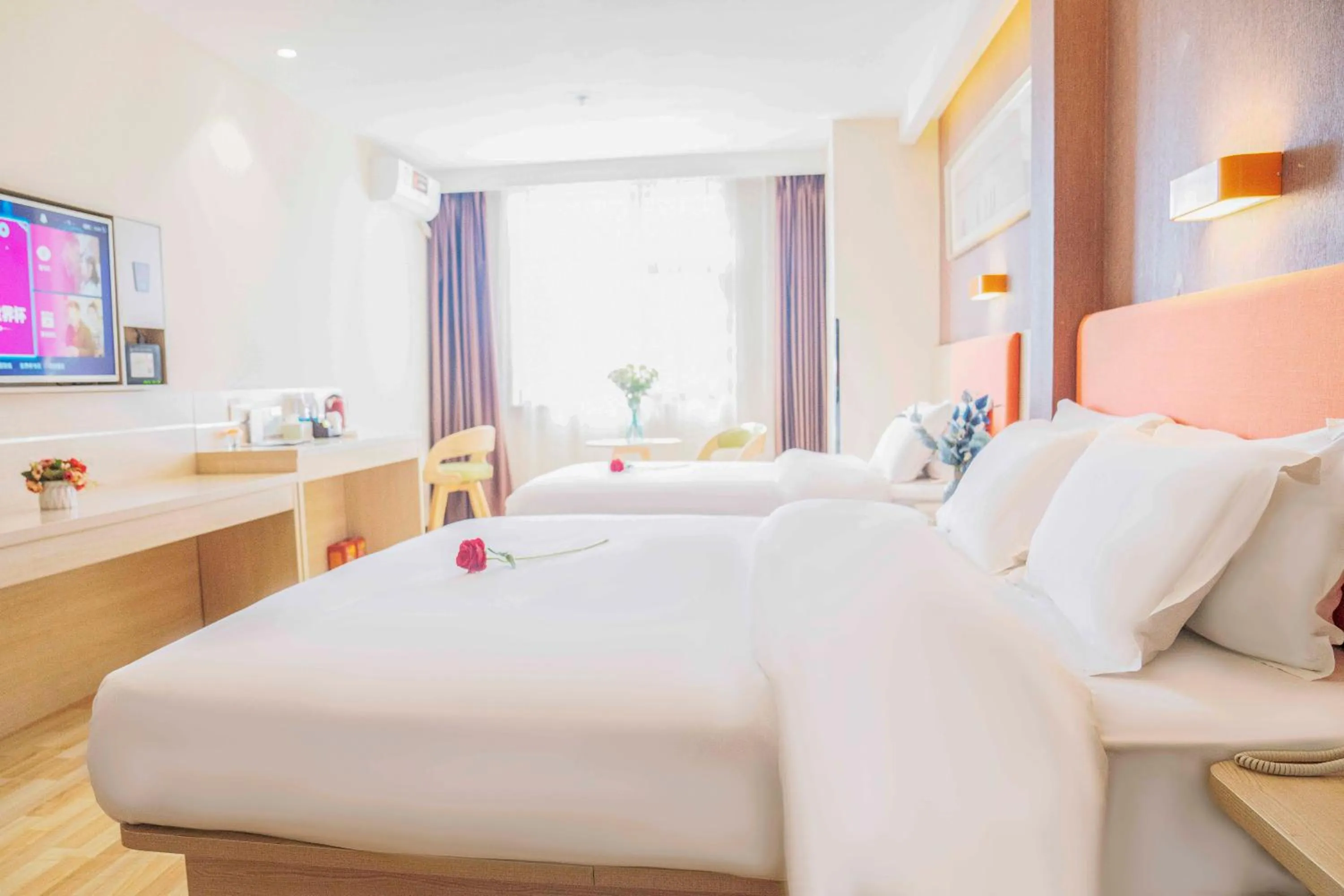 Photo of the whole room in 7 Days Premium - Kunming South High Speed Railway Station University Town Metro Station