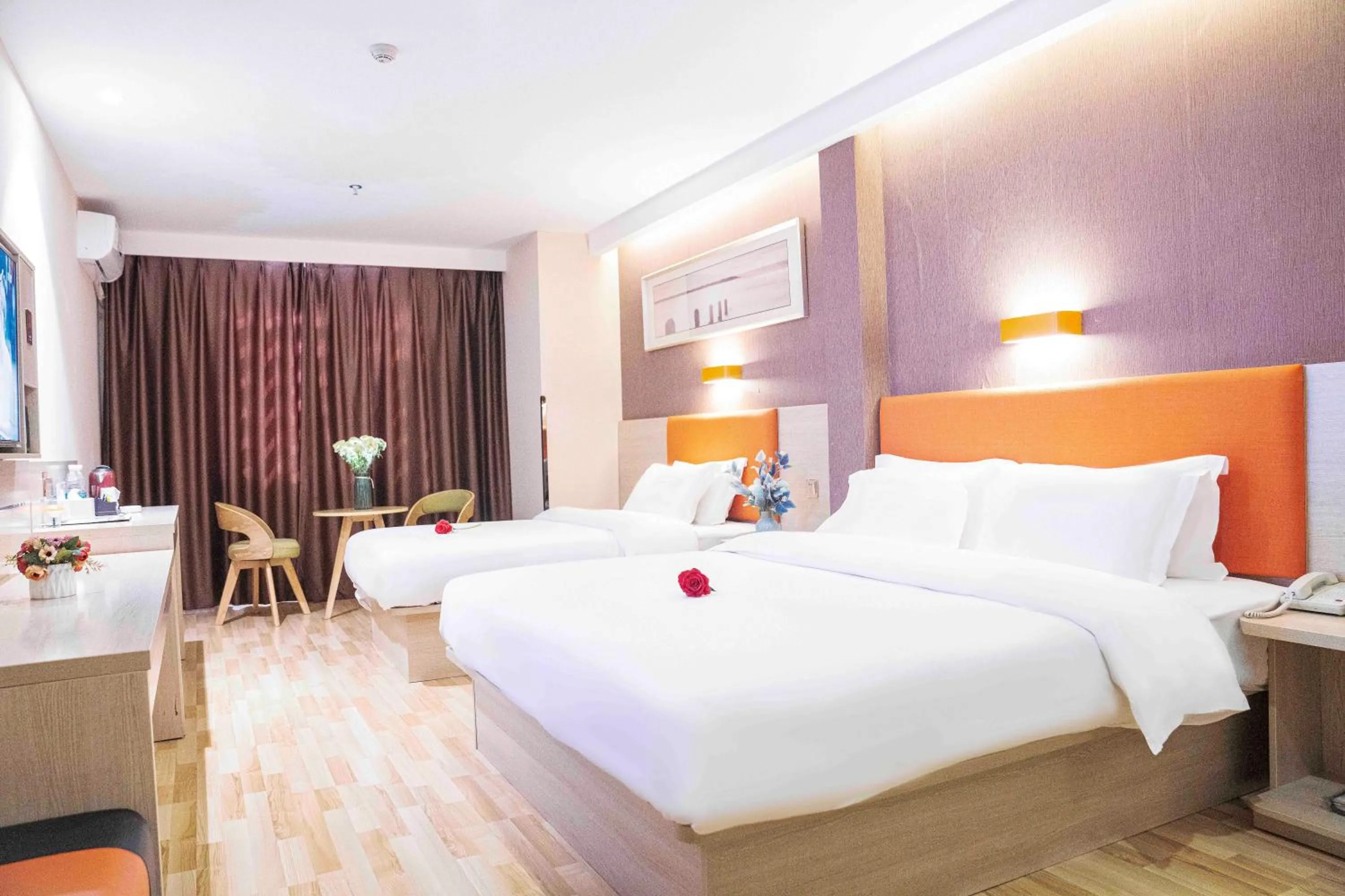 Photo of the whole room in 7 Days Premium - Kunming South High Speed Railway Station University Town Metro Station