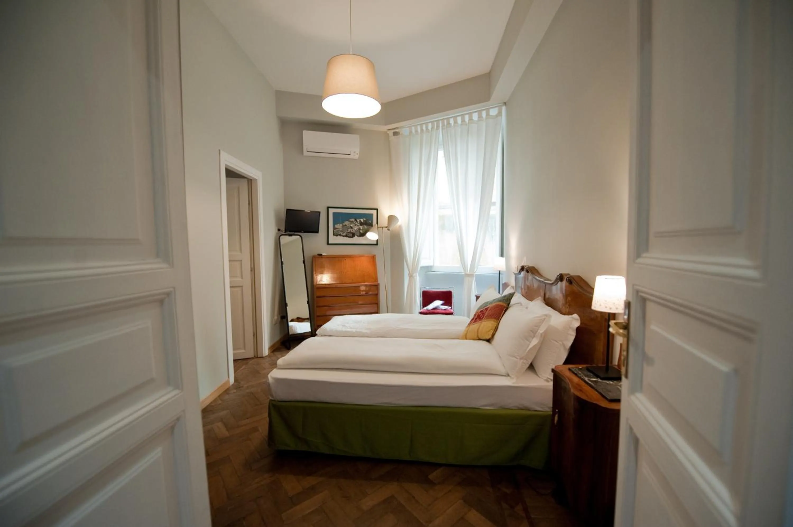 Bedroom, Bed in Cassiodoro19