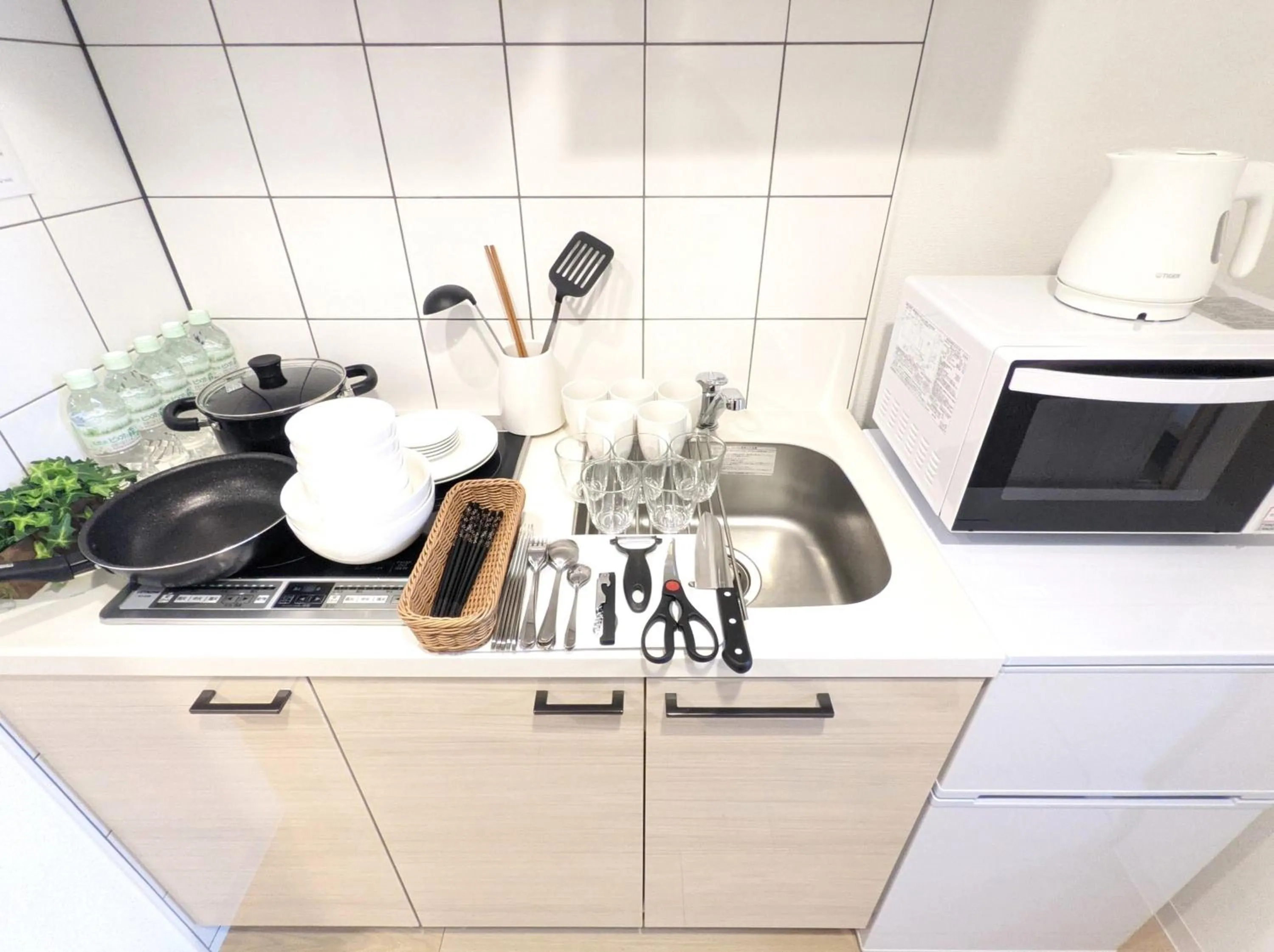 microwave in ESLEAD HOTEL Namba South Ⅱ