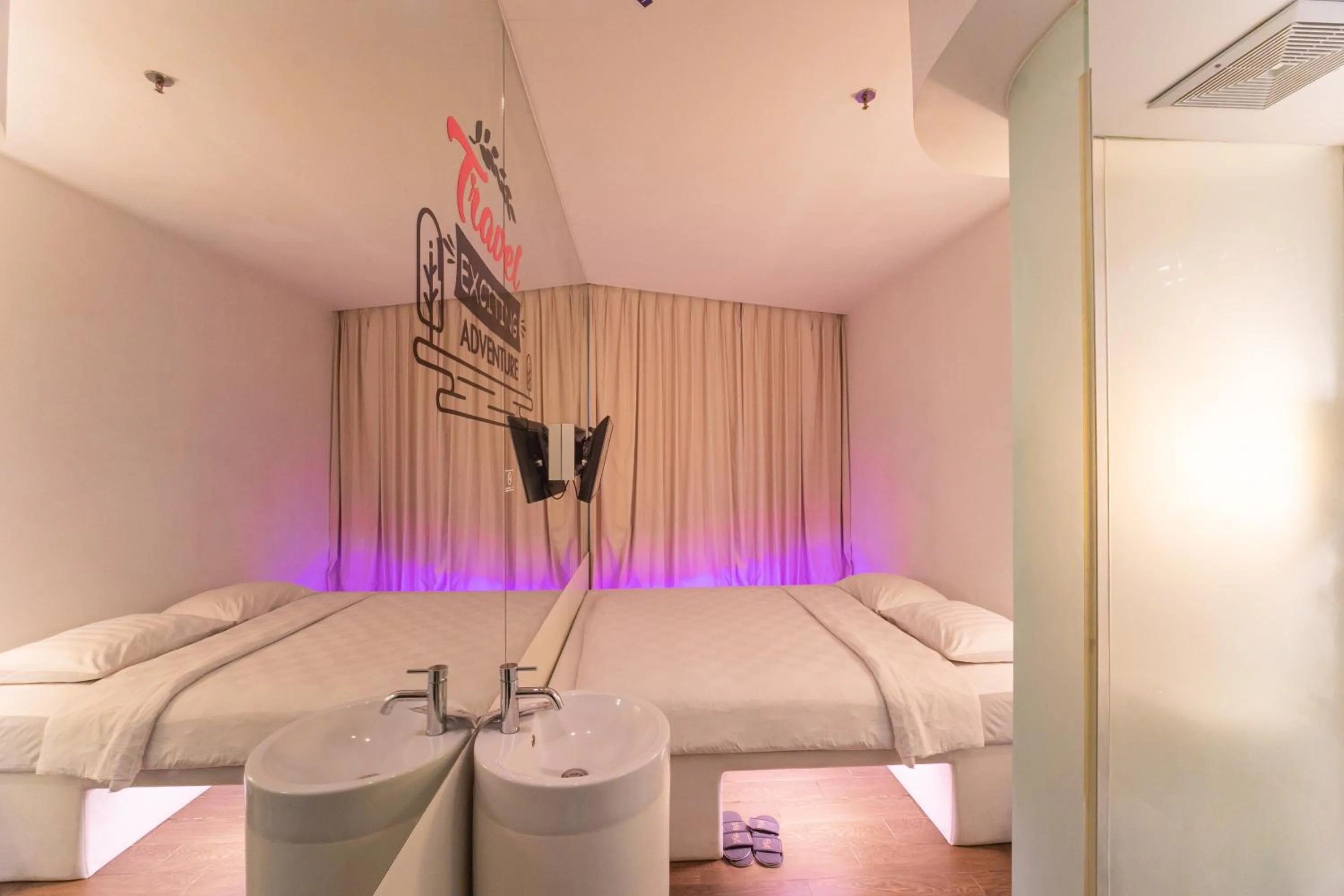 Photo of the whole room, Bed in J Icon Hip Hotel