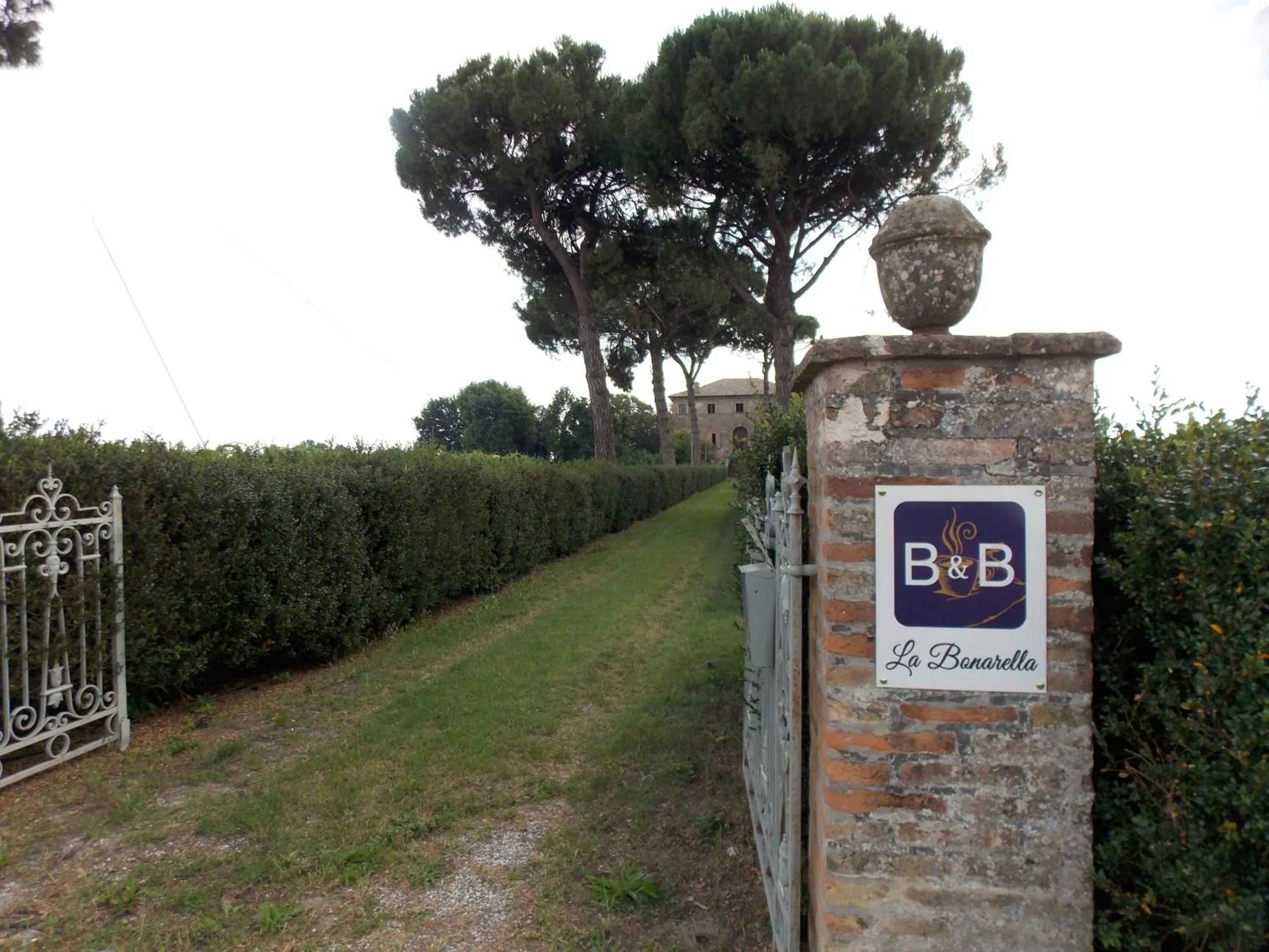 Shower in Bed and Breakfast di Charme La Bonarella