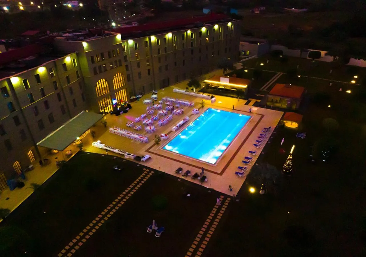 Swimming pool in Bisila Palace
