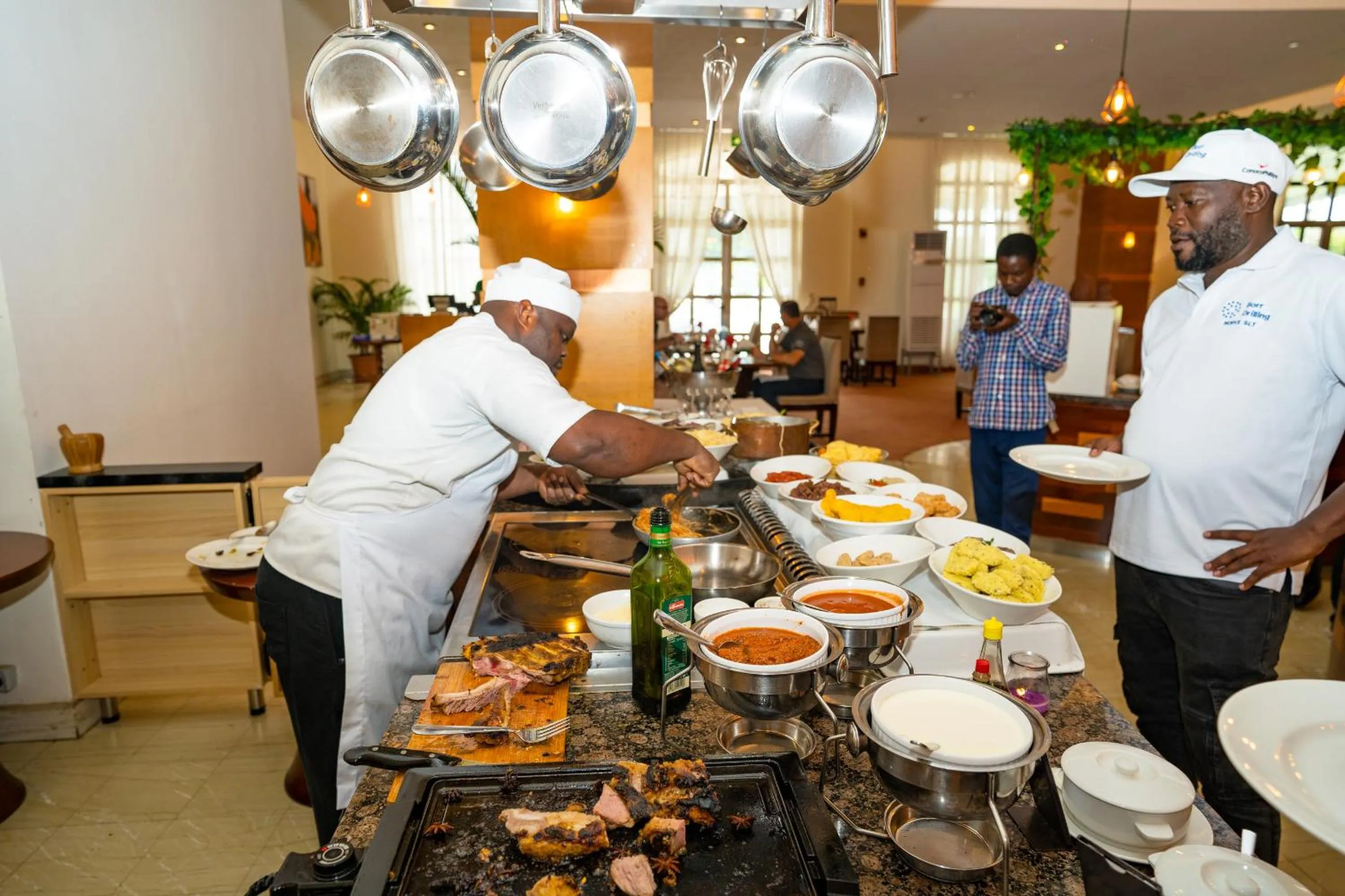 Restaurant/places to eat in Bisila Palace