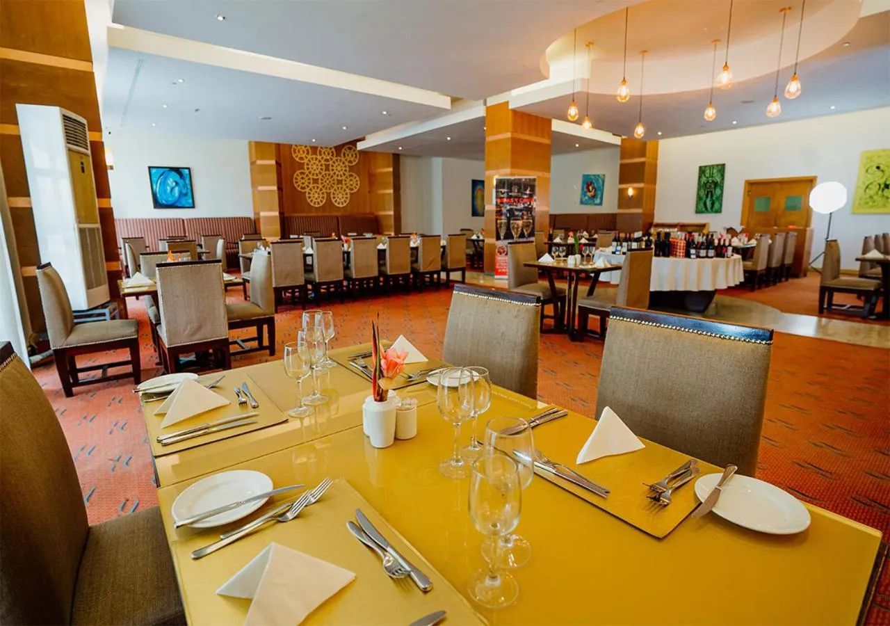 Restaurant/places to eat in Bisila Palace