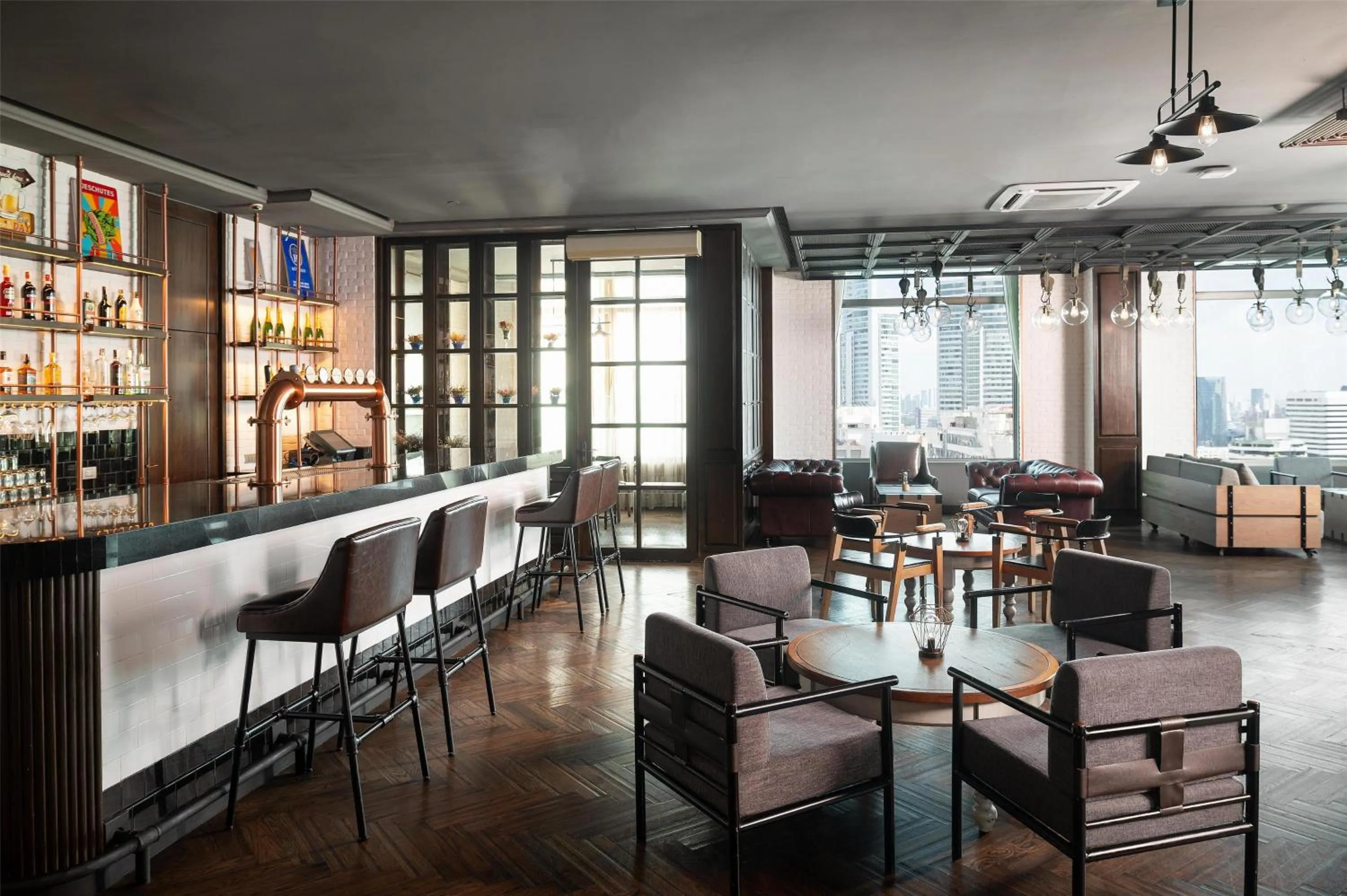 Lounge or bar in Radisson Blu Plaza Bangkok