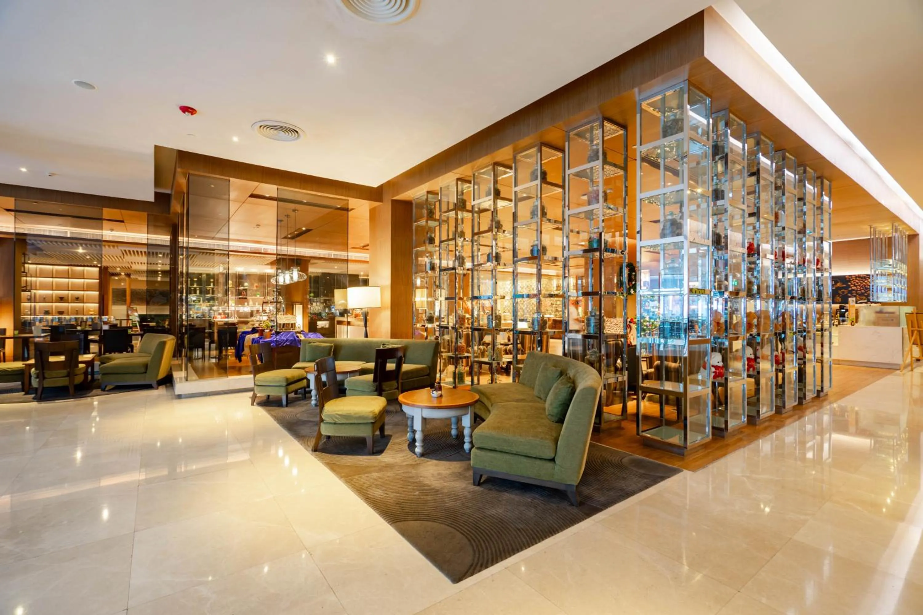 Restaurant/places to eat in Radisson Blu Plaza Bangkok