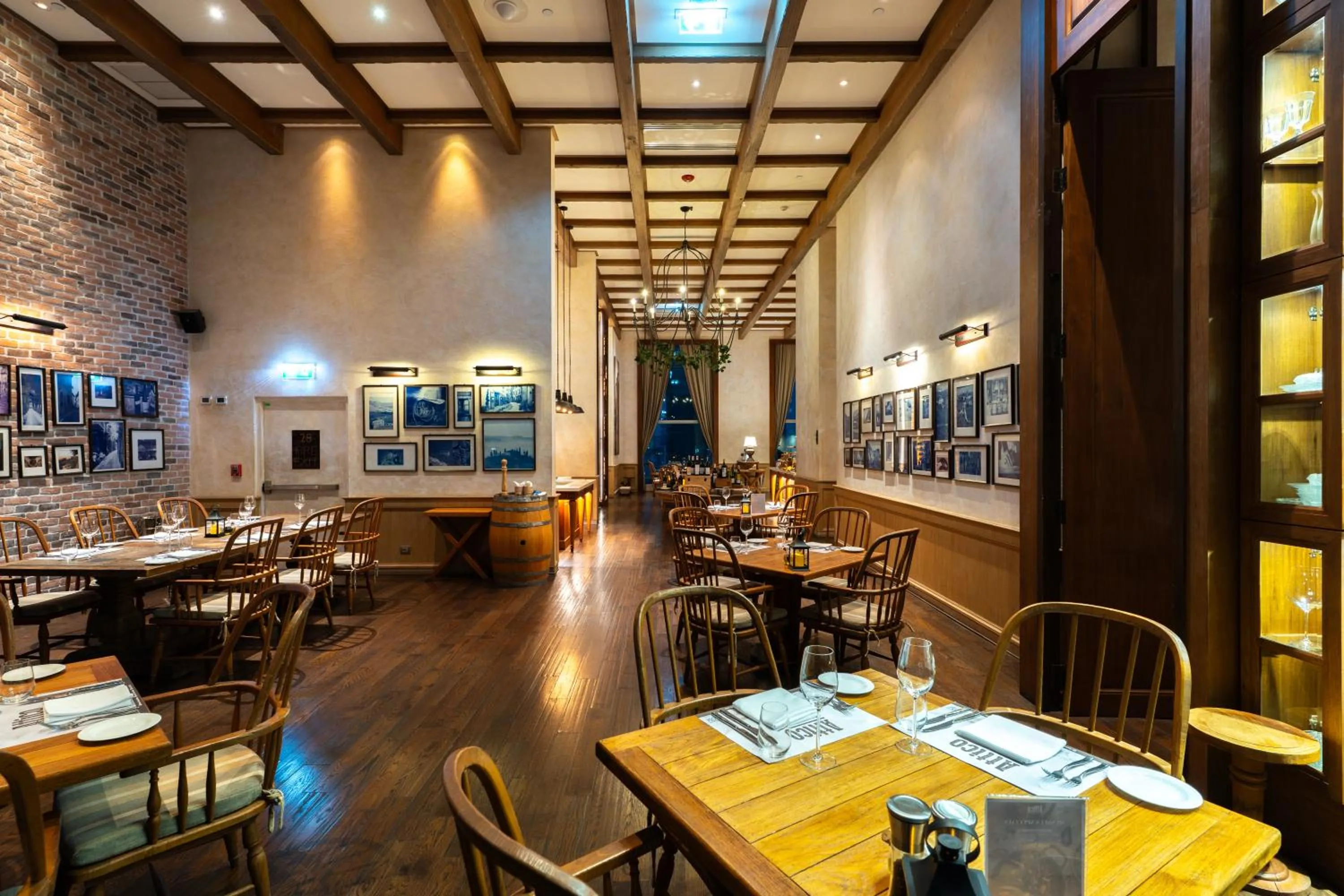 Restaurant/places to eat in Radisson Blu Plaza Bangkok