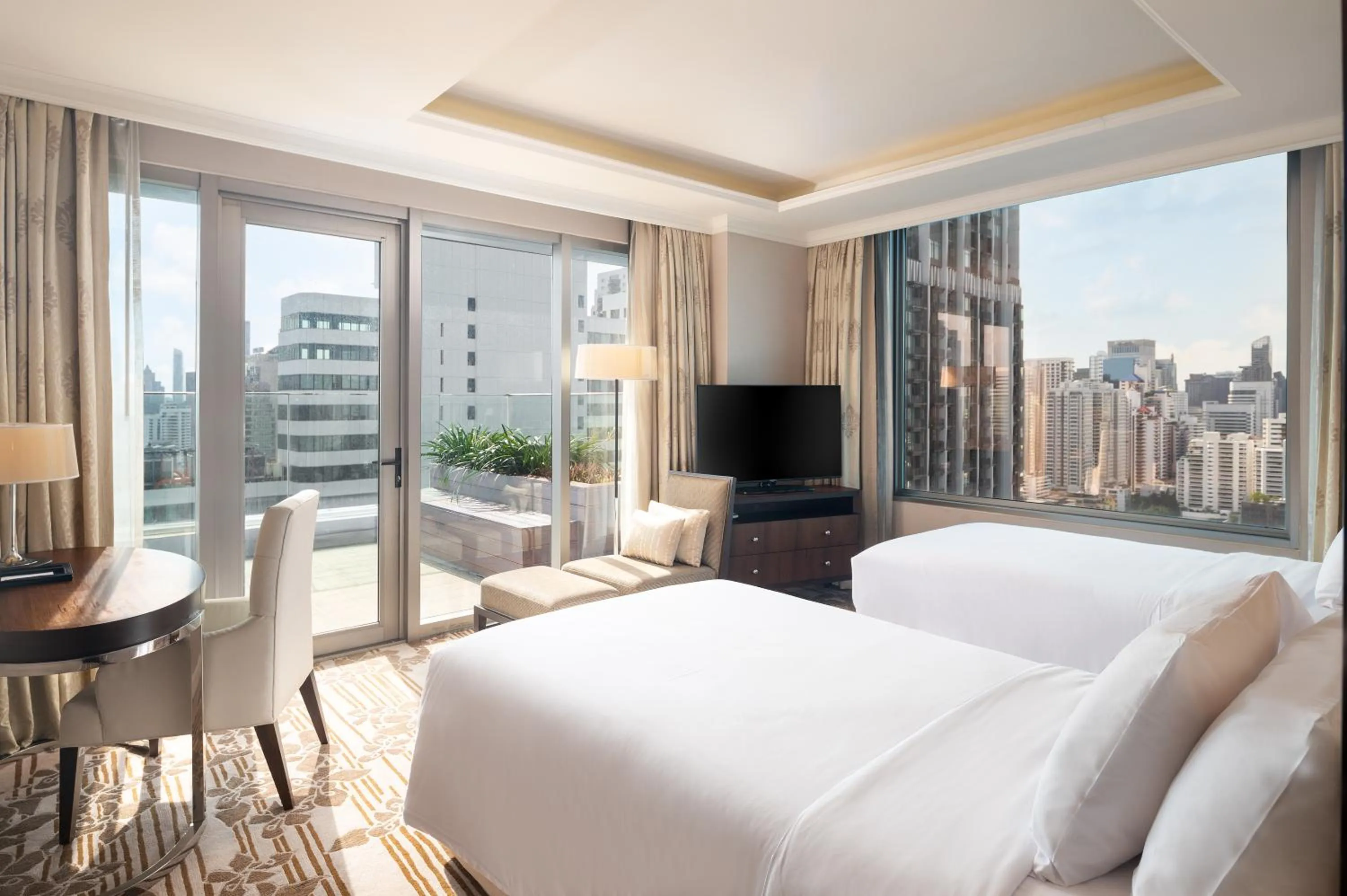 Bedroom, Bed in Radisson Blu Plaza Bangkok