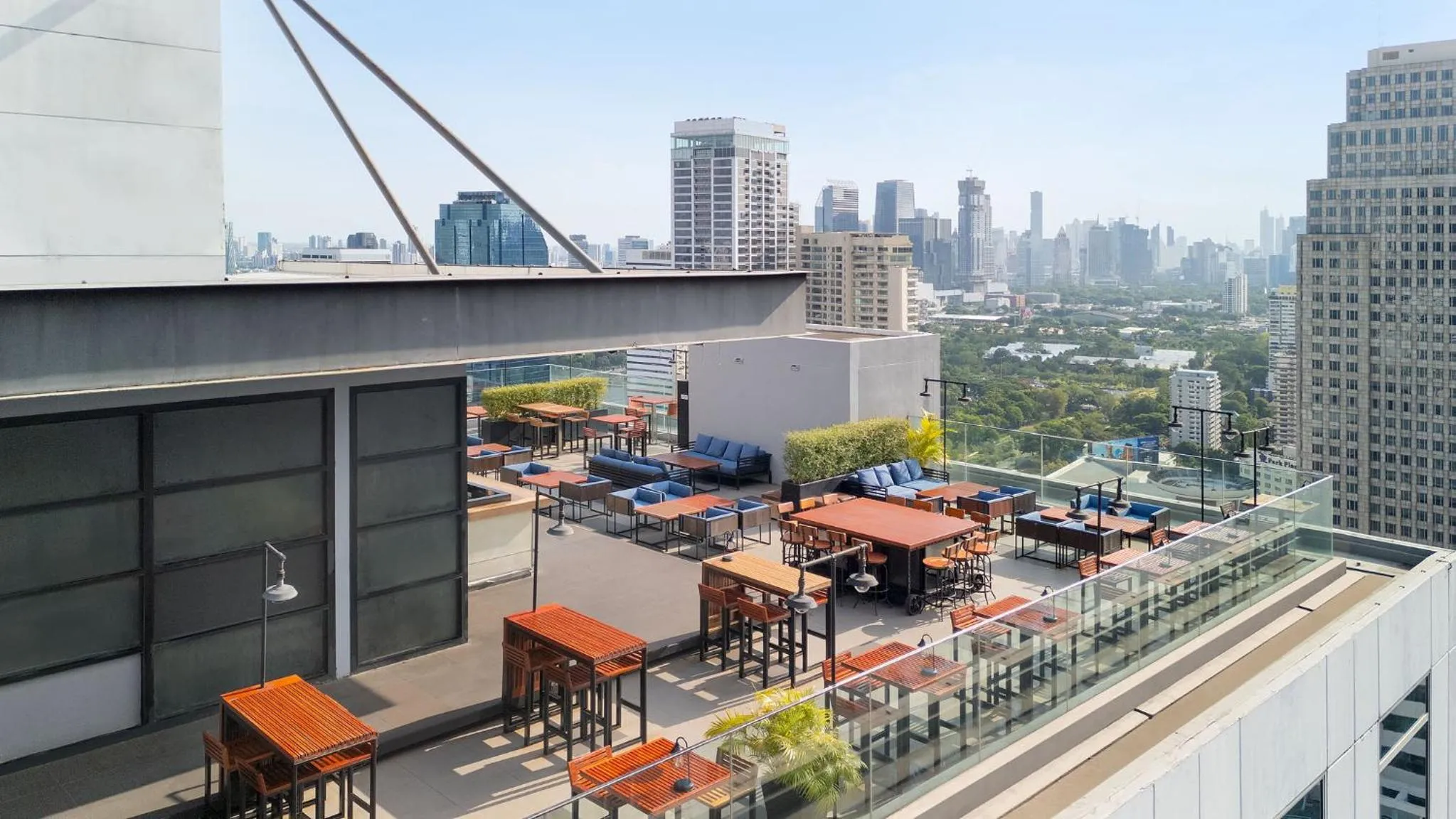 Restaurant/places to eat in Radisson Blu Plaza Bangkok