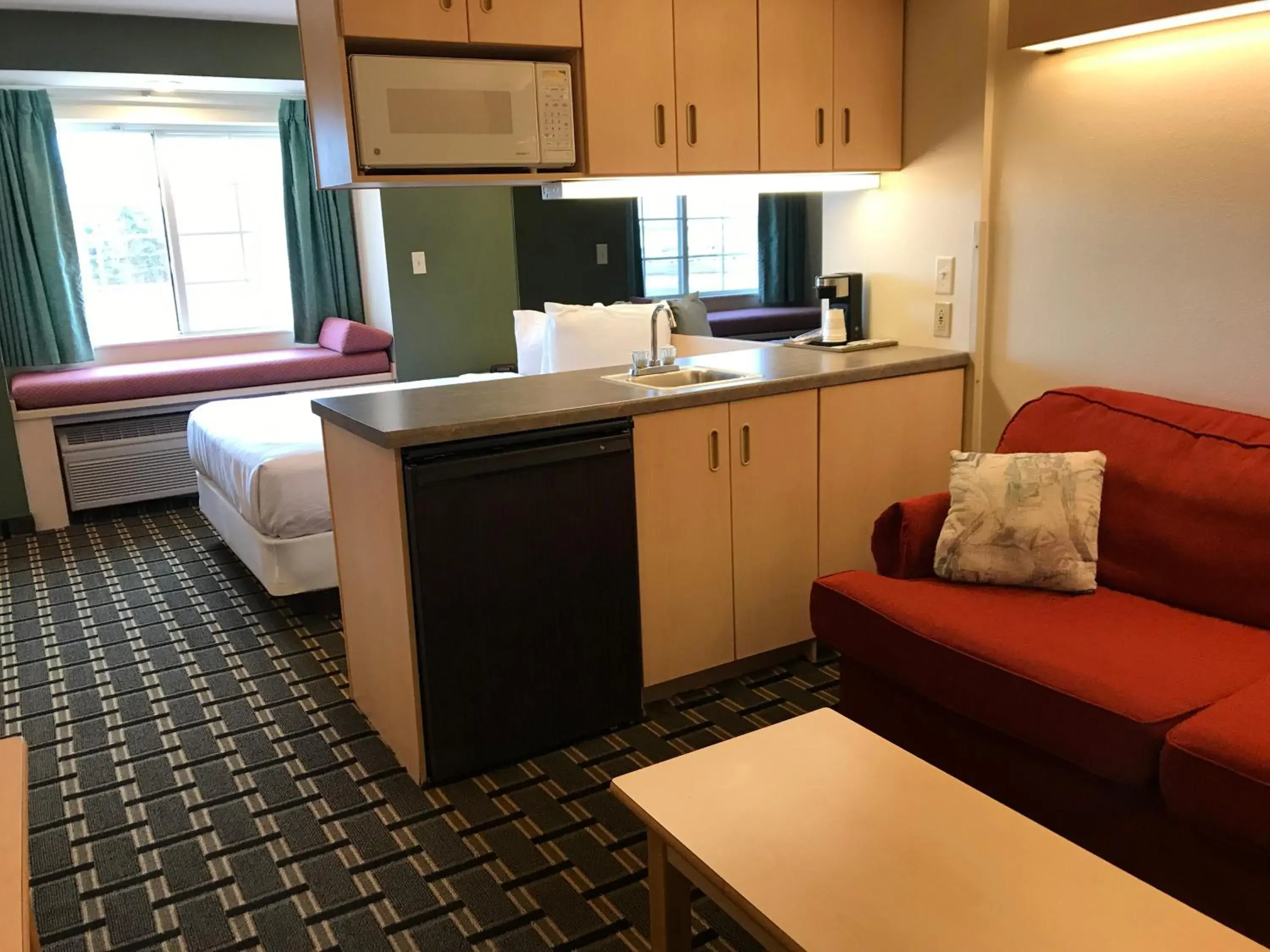 Queen Suite with Sofa Bed - Non Smoking in Mariner's Village Resort Queen Suite with Sofa Bed - Non Smoking in Mariner's Village Resort