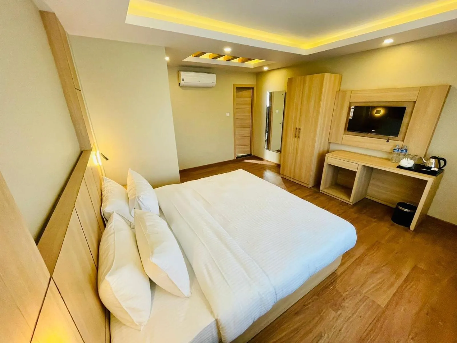 Photo of the whole room, Bed in Hotel Aerocity