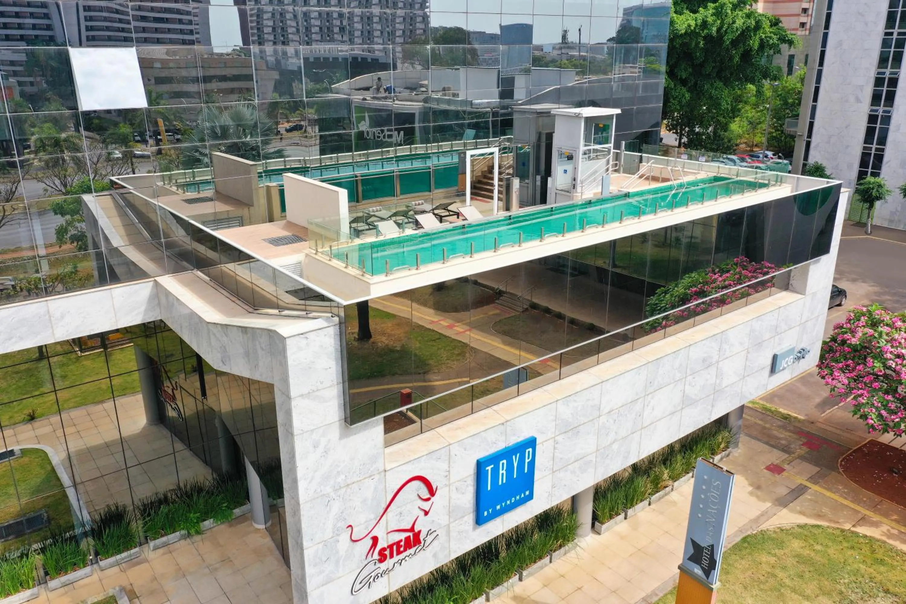 Pool view in Tryp by Wyndham Brasília Nações