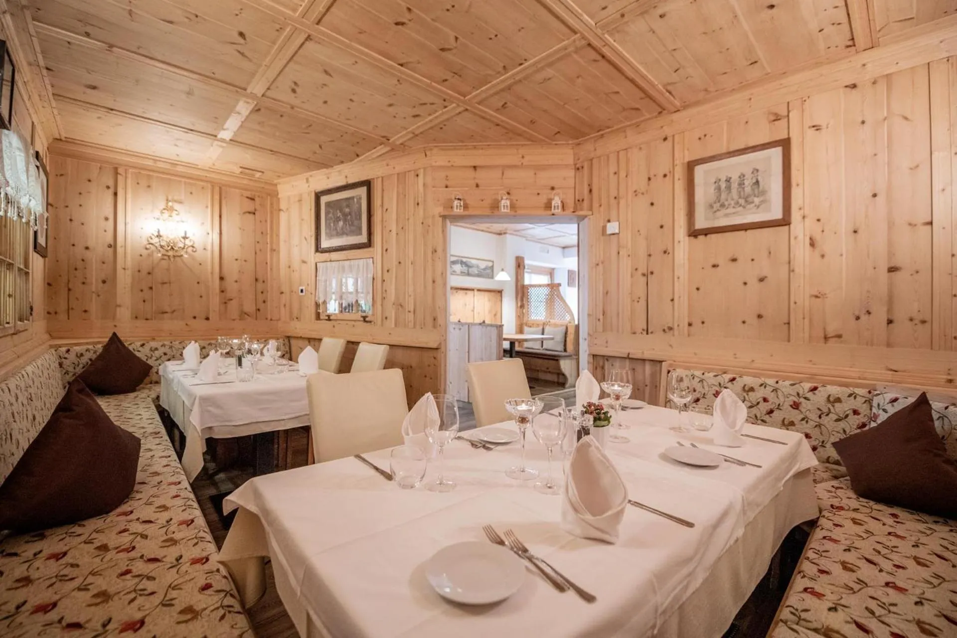 Restaurant/places to eat in Hotel Lago della Creta