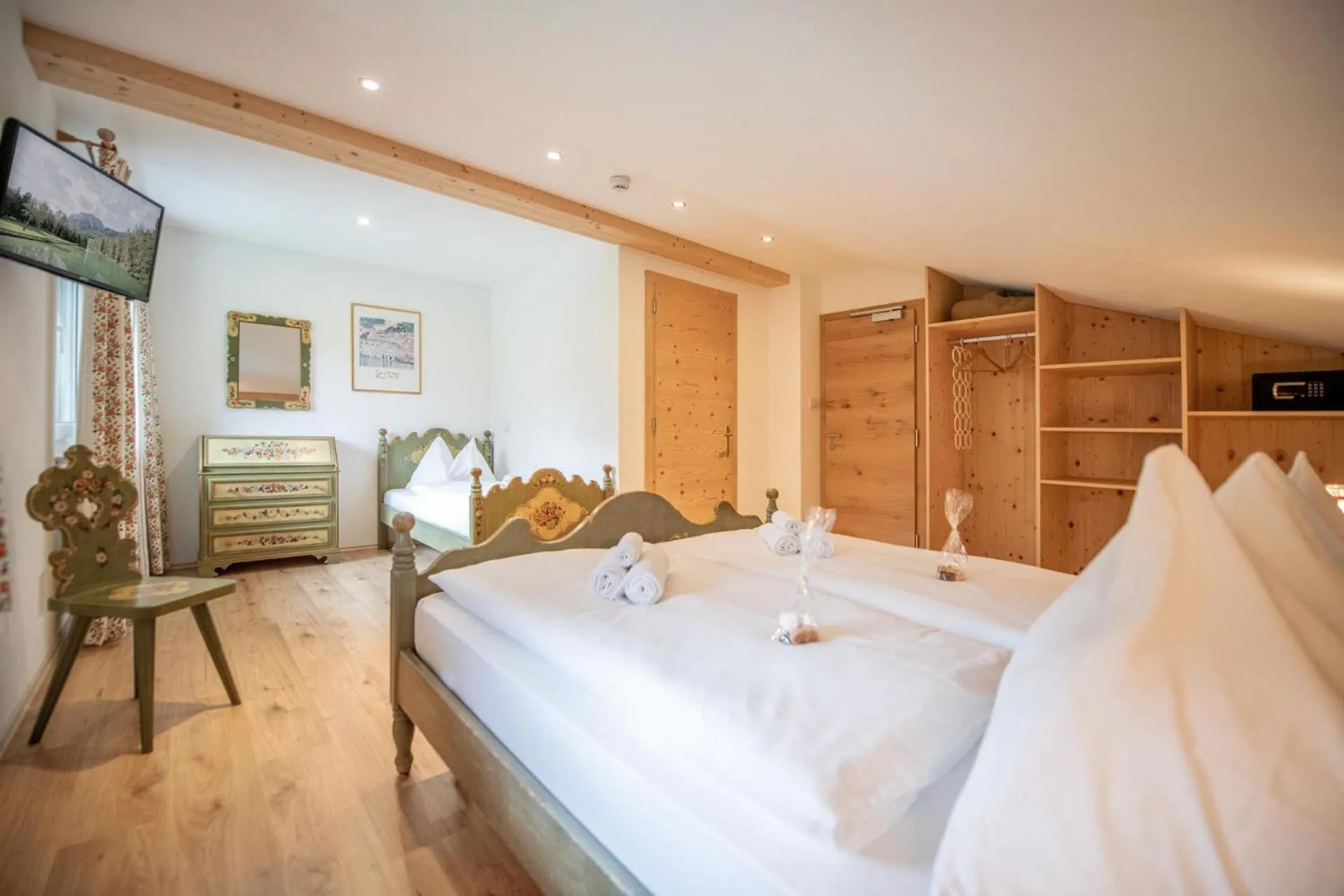 Photo of the whole room, Bed in Hotel Lago della Creta