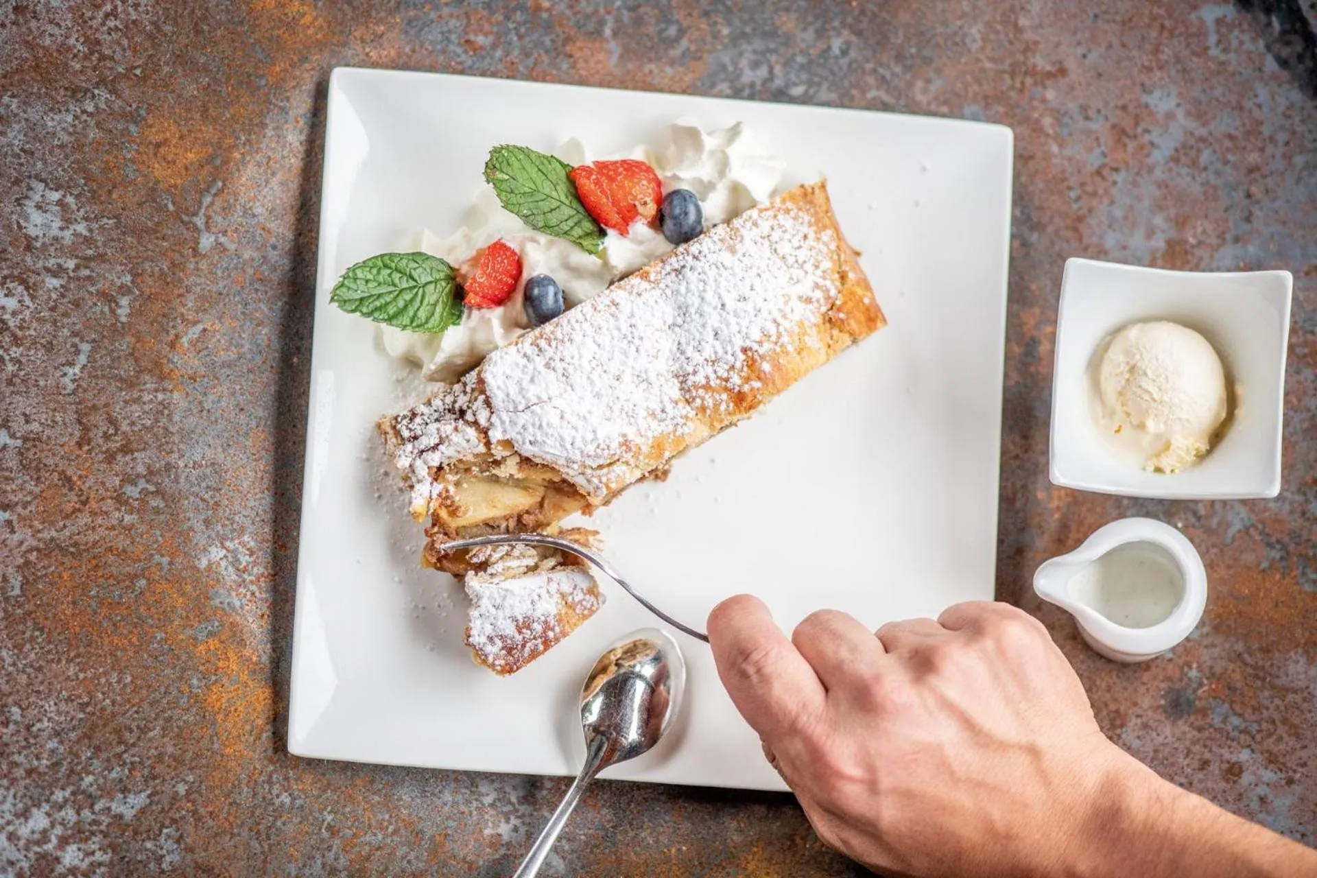 Food in Hotel Lago della Creta