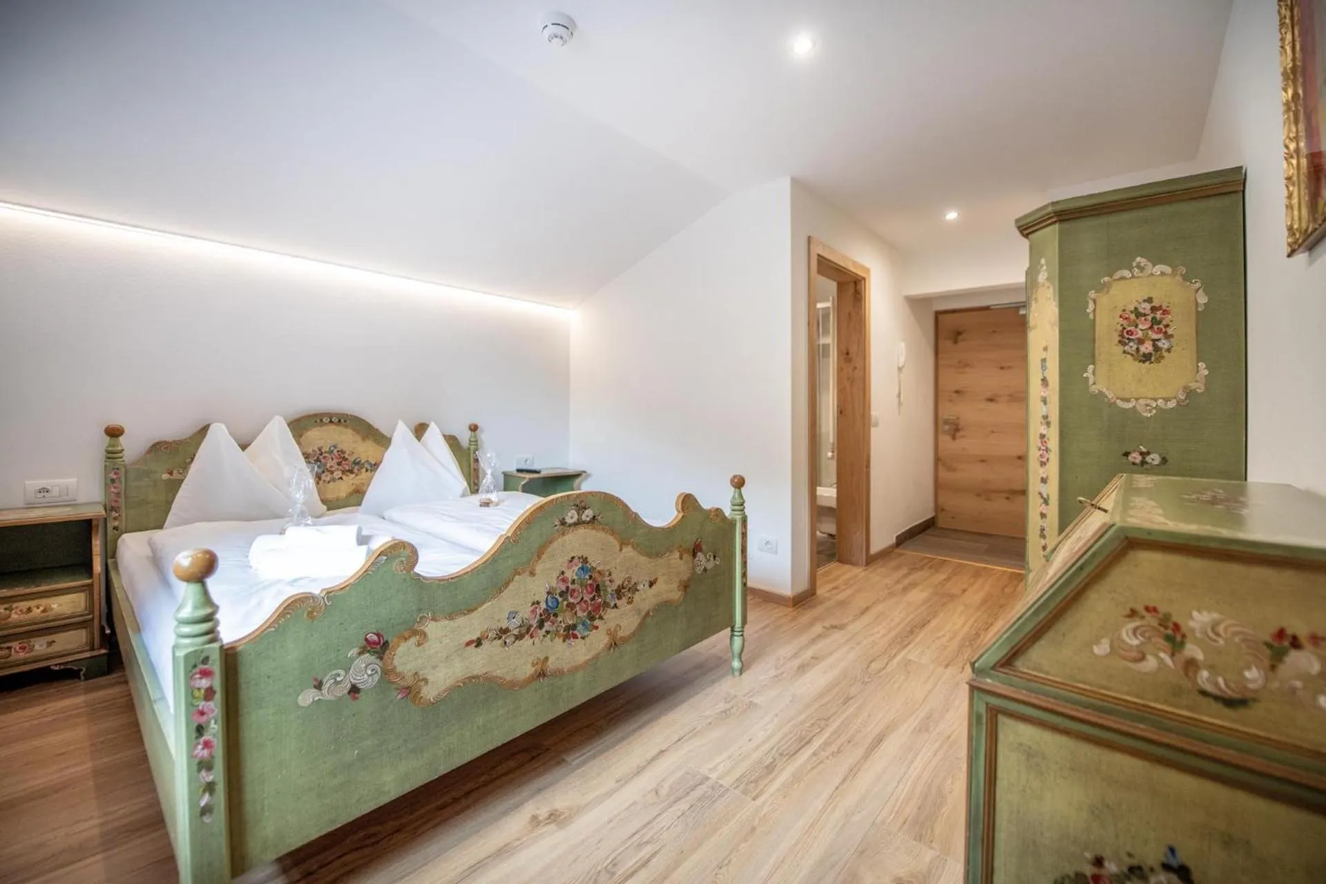 Photo of the whole room, Bed in Hotel Lago della Creta