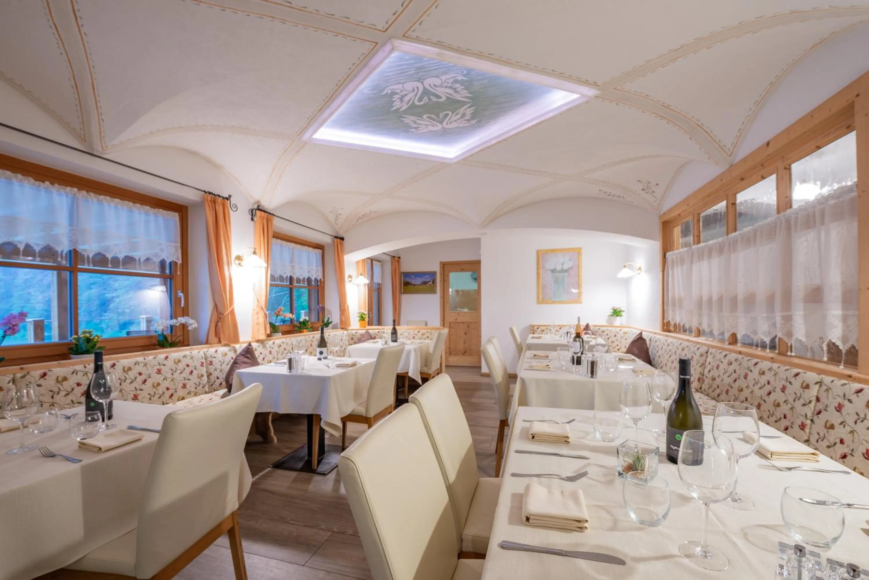 Restaurant/places to eat in Hotel Lago della Creta