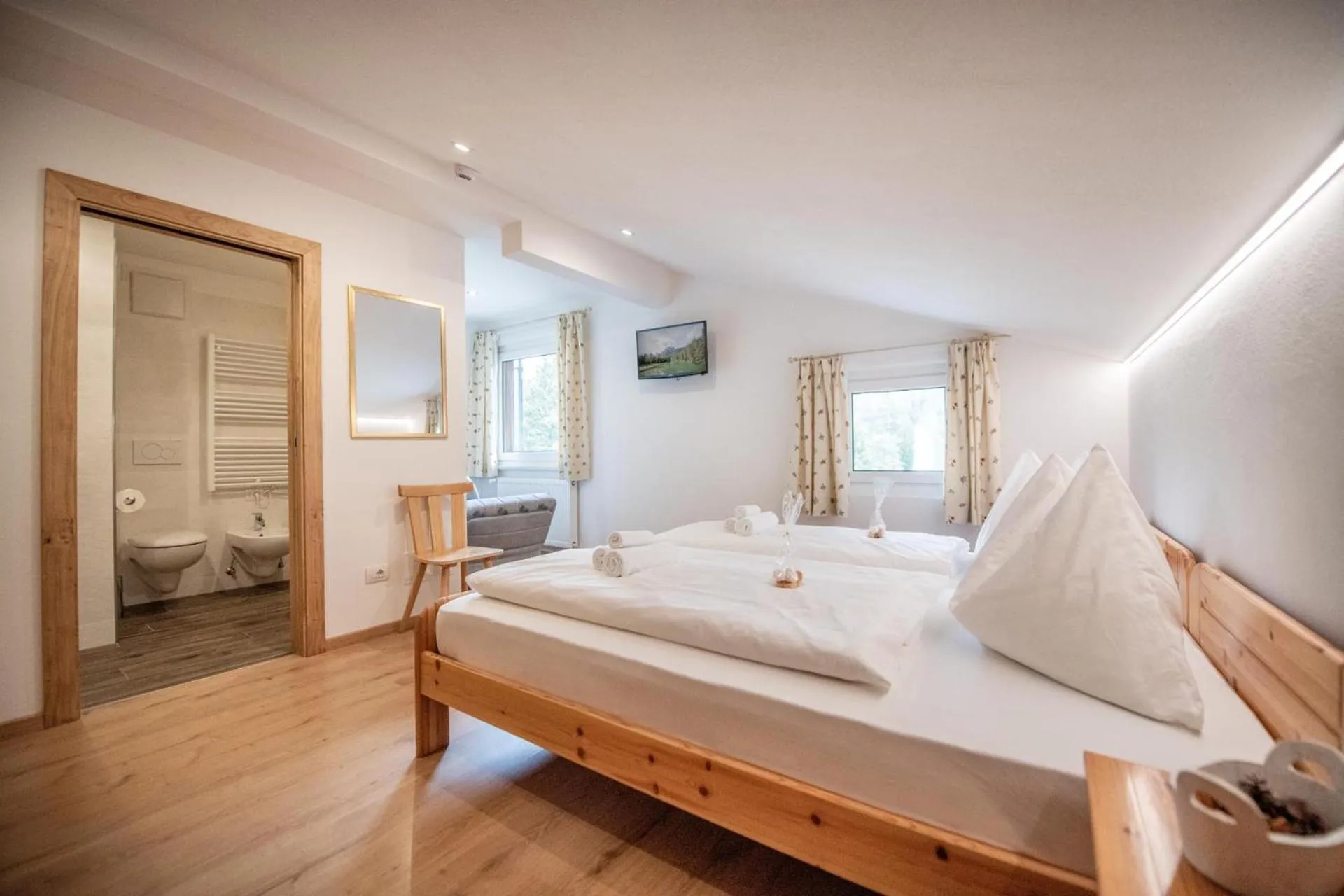 Photo of the whole room, Bed in Hotel Lago della Creta