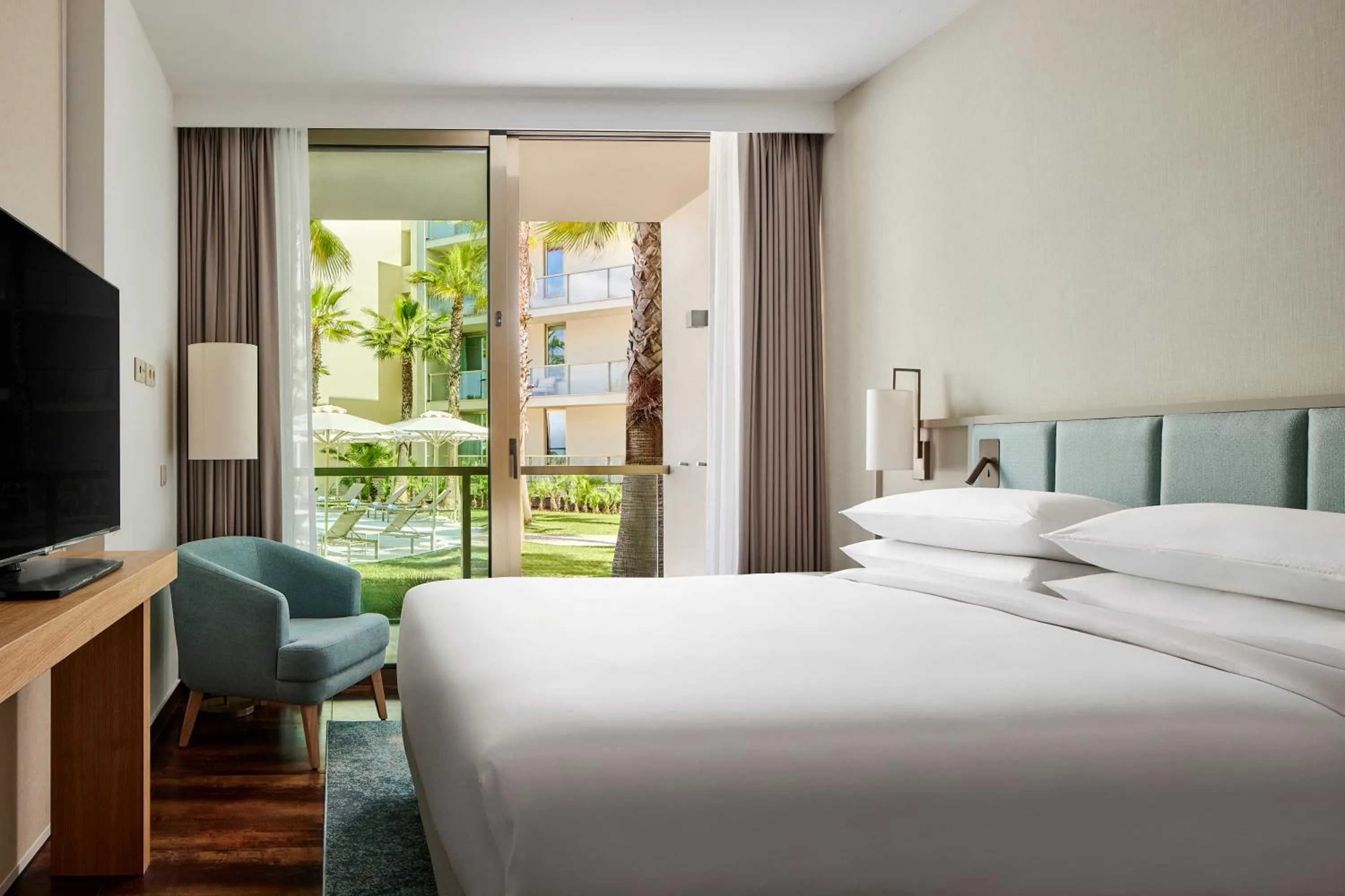 Bedroom, Bed in Marriott Residences Salgados Resort, Algarve