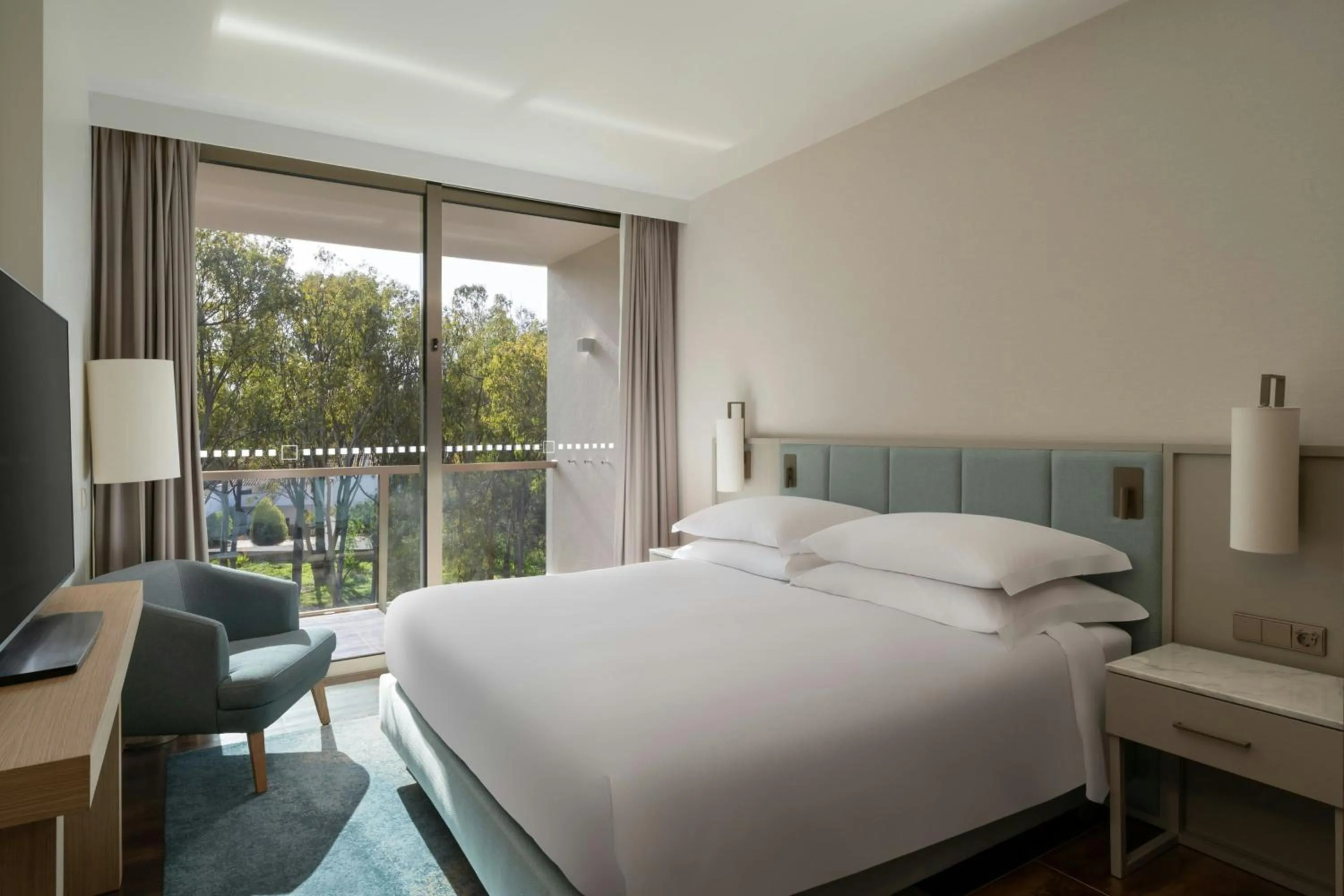 Bedroom, Bed in Marriott Residences Salgados Resort, Algarve