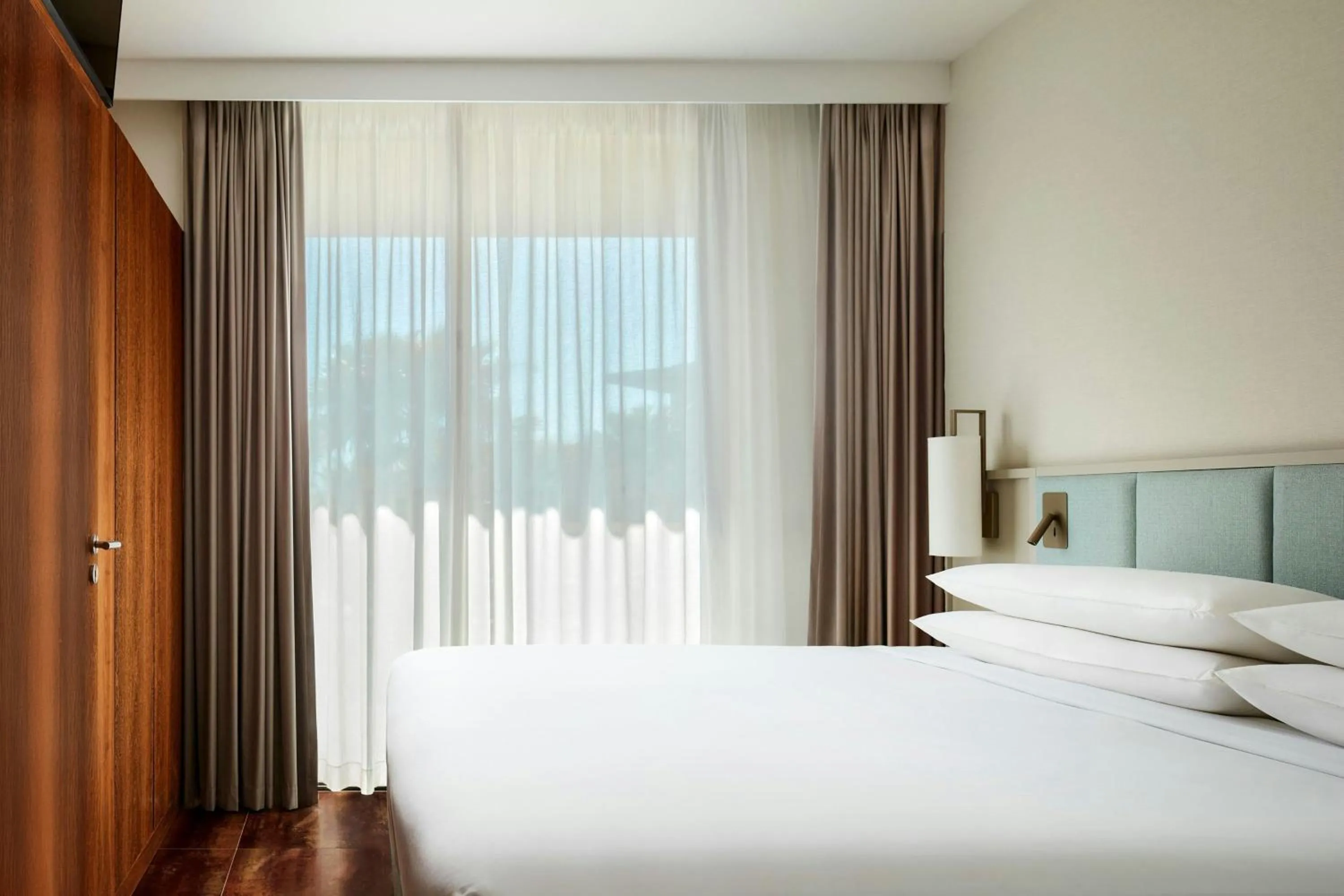 Bedroom, Bed in Marriott Residences Salgados Resort, Algarve