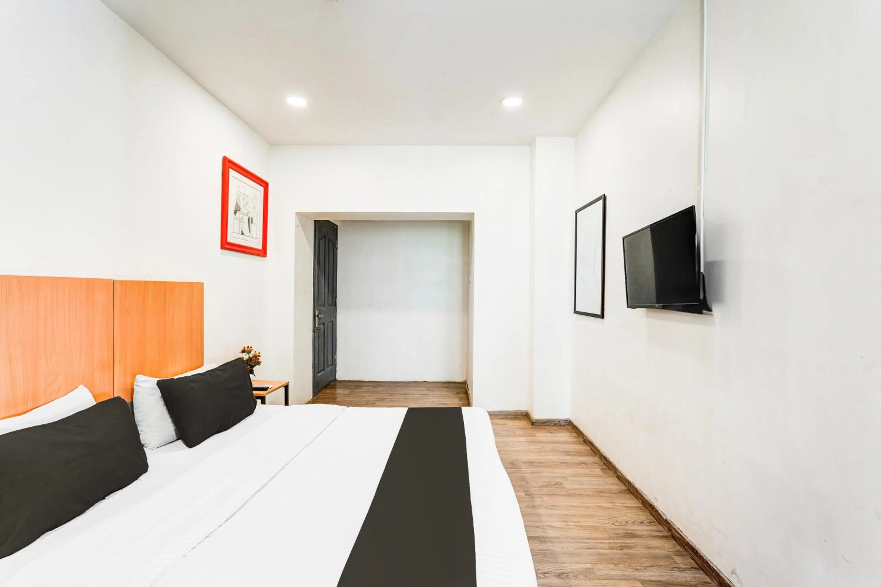 Bedroom, Bed in Super Collection O OMR Perungudi Thiruvanmiyur Beach