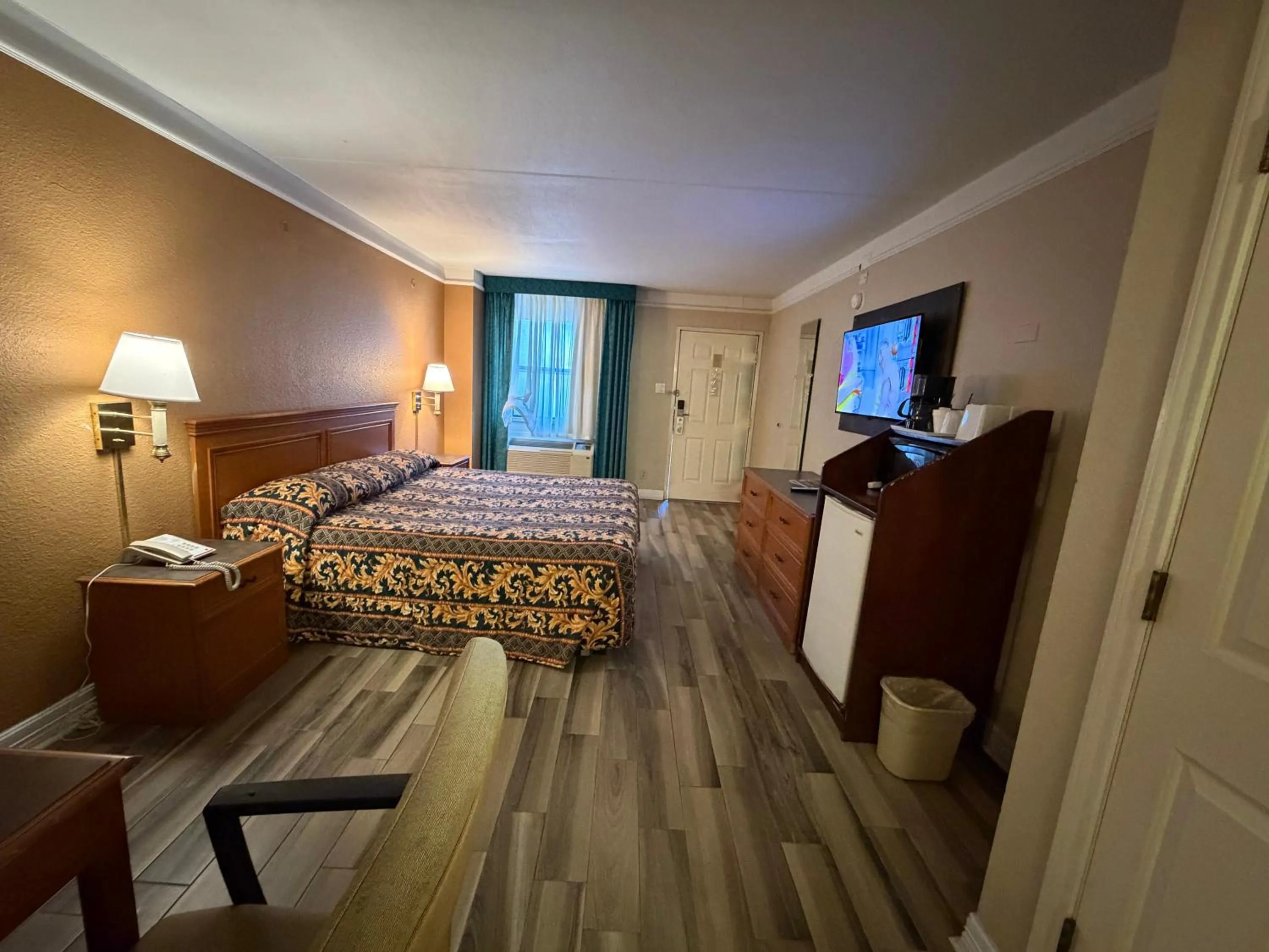 Bed in America's Inn Houston/Stafford /Sugarland