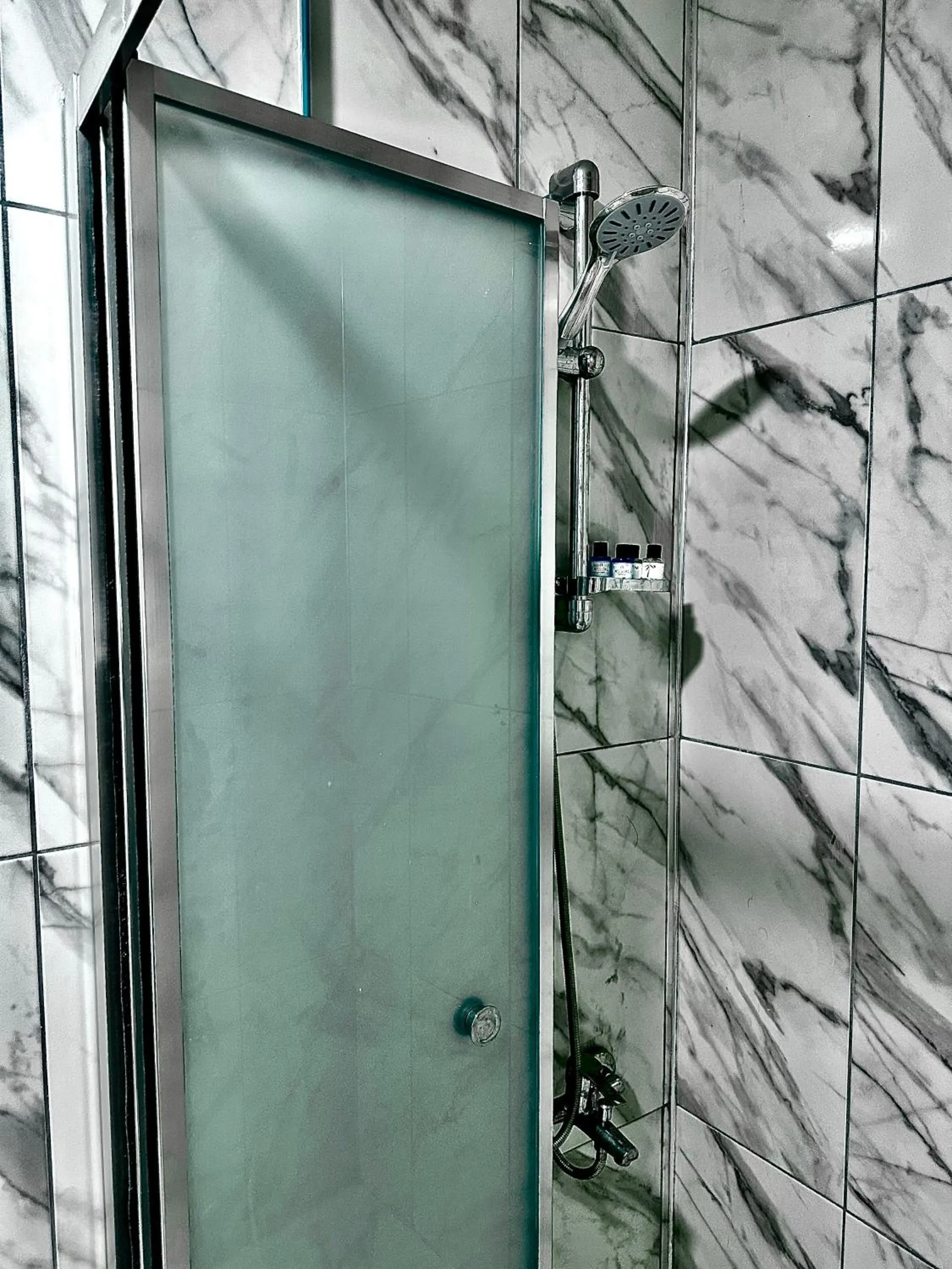 Shower in Alaca Suit