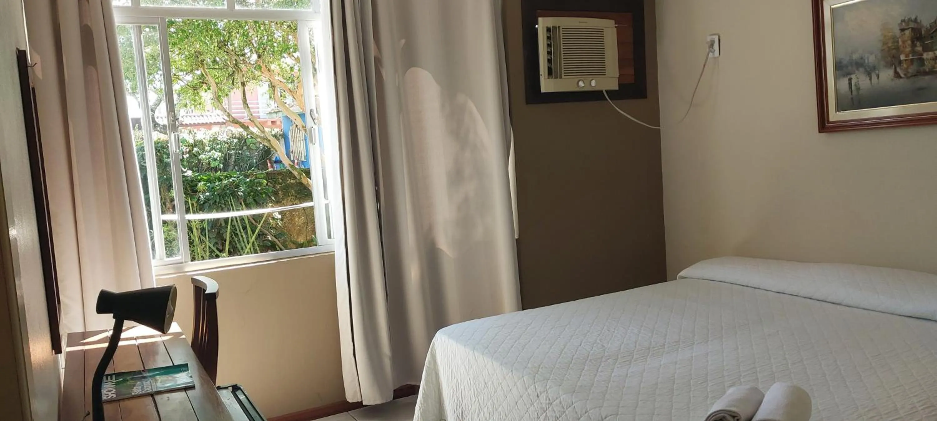 Photo of the whole room, Bed in Flamboyant Hotel