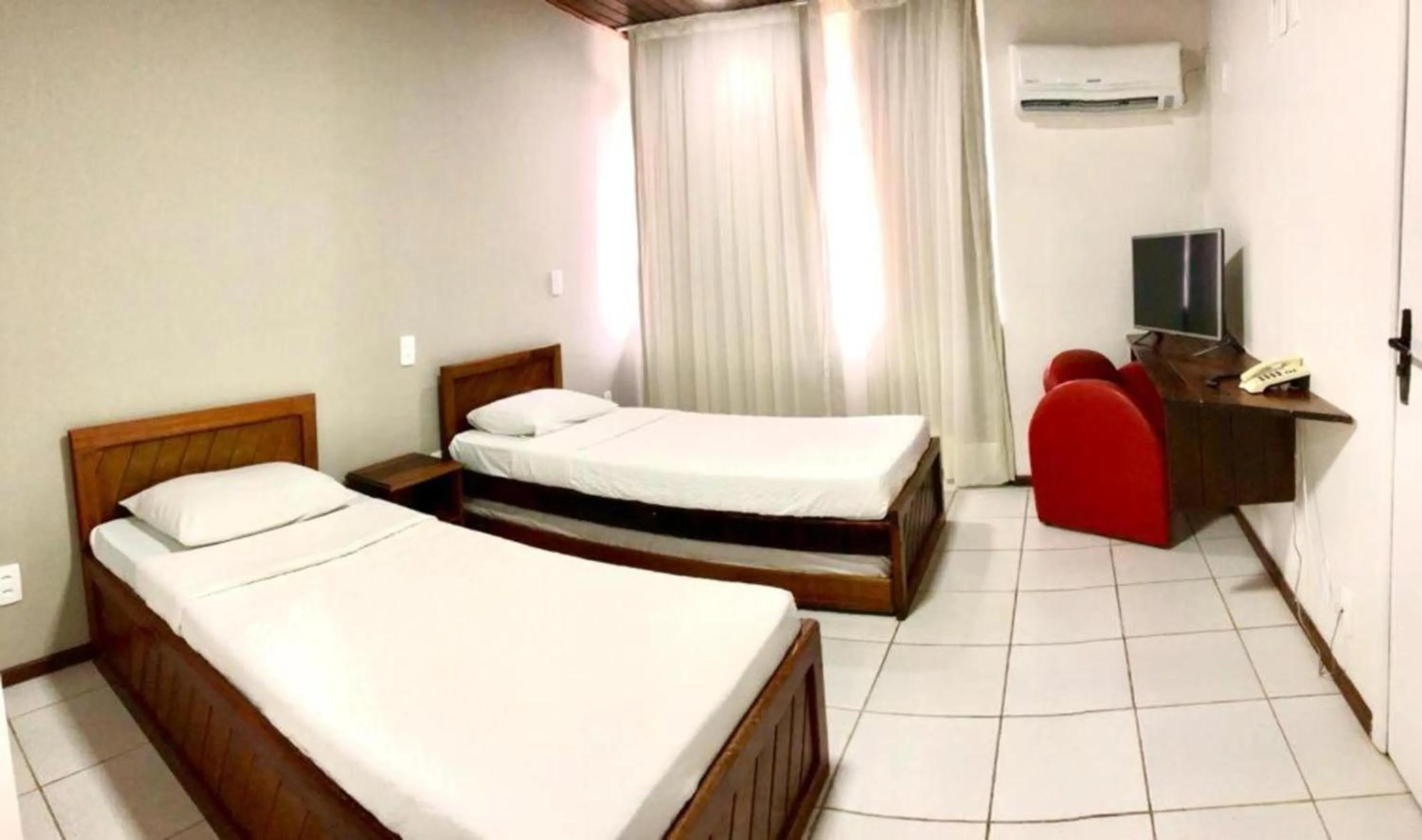 Property building, Bed in Flamboyant Hotel