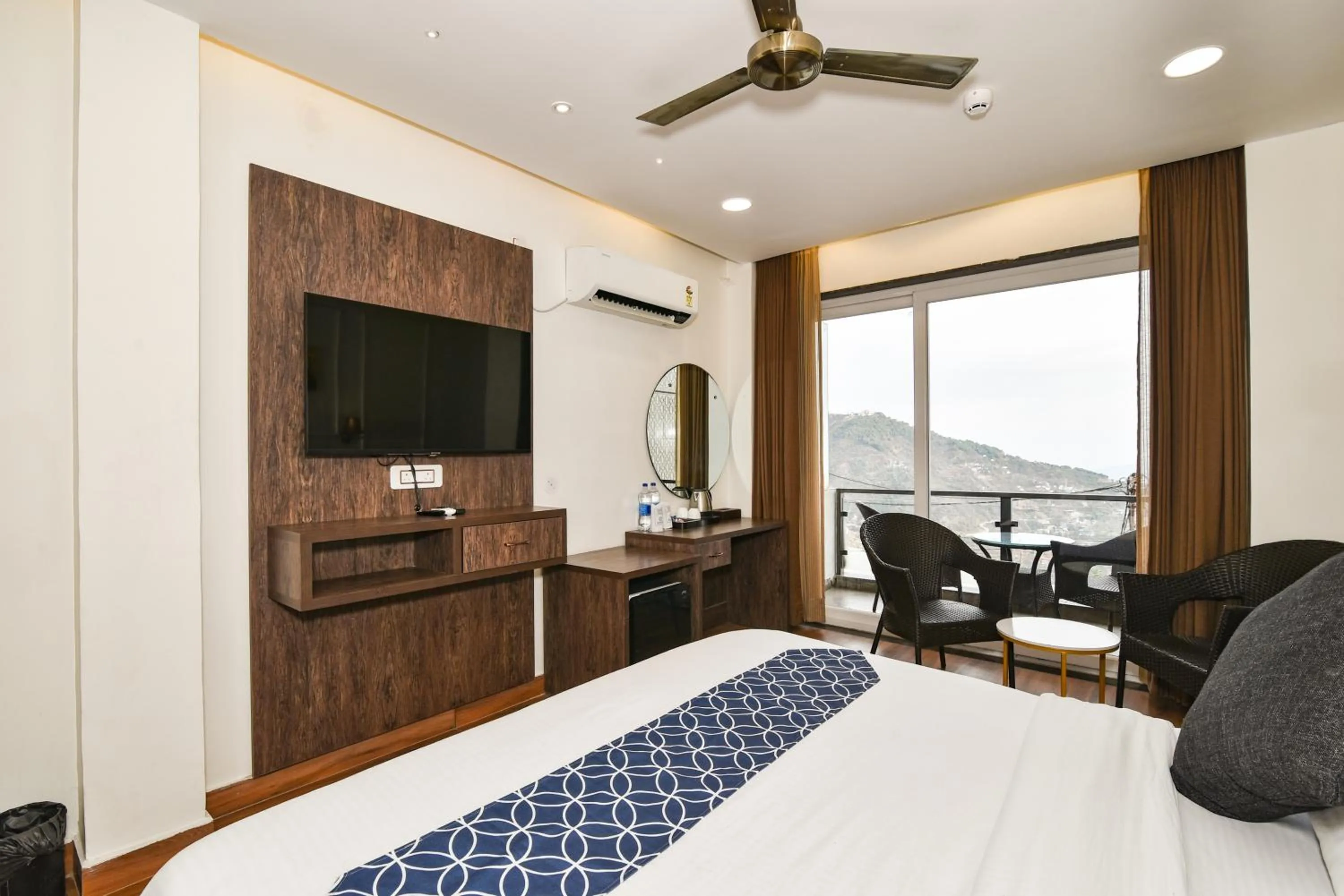 Bed in AH Grand Villa - Hotel Near Dalai Lama Temple