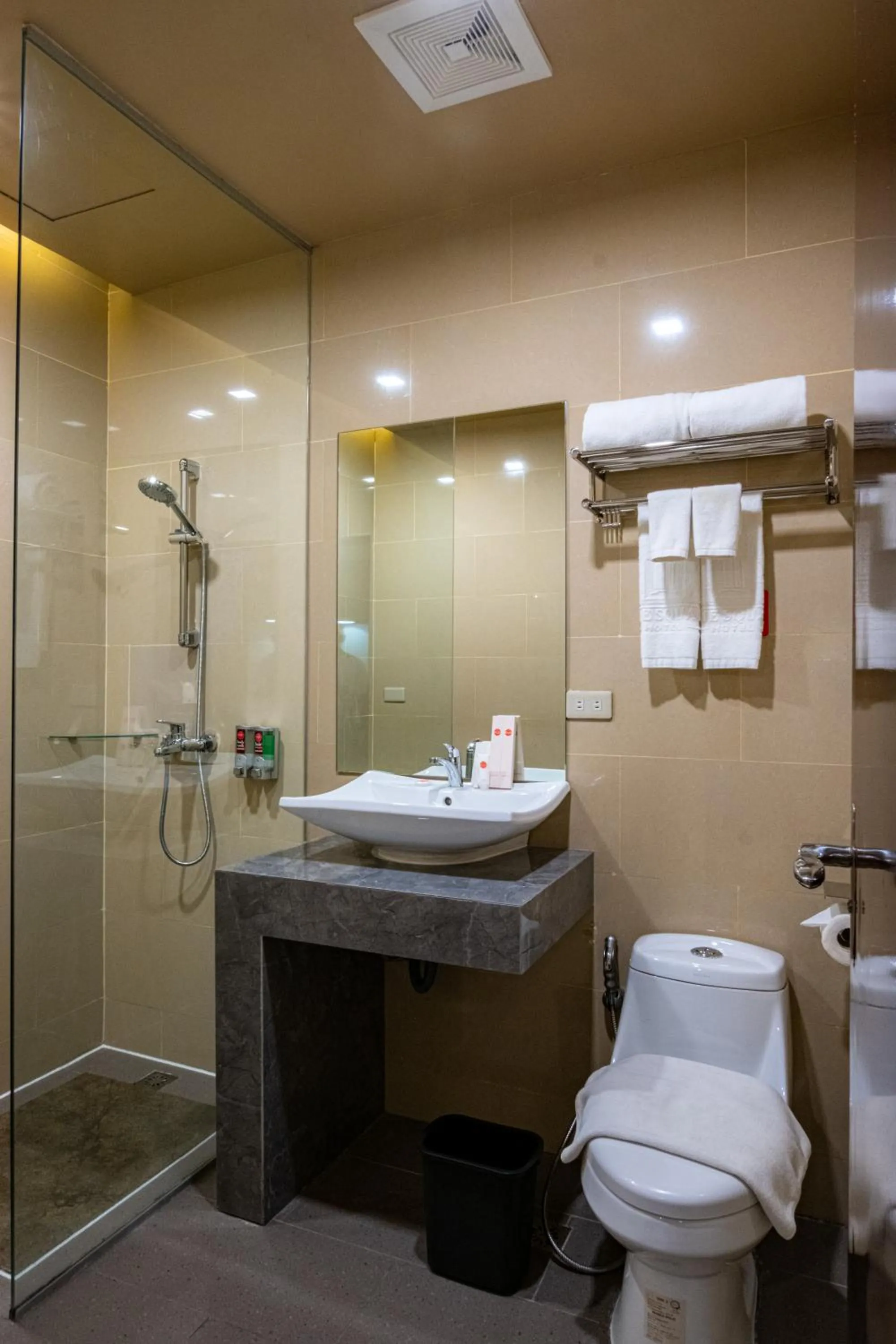 Shower in Kojo Hotels Cebu-Mandaue