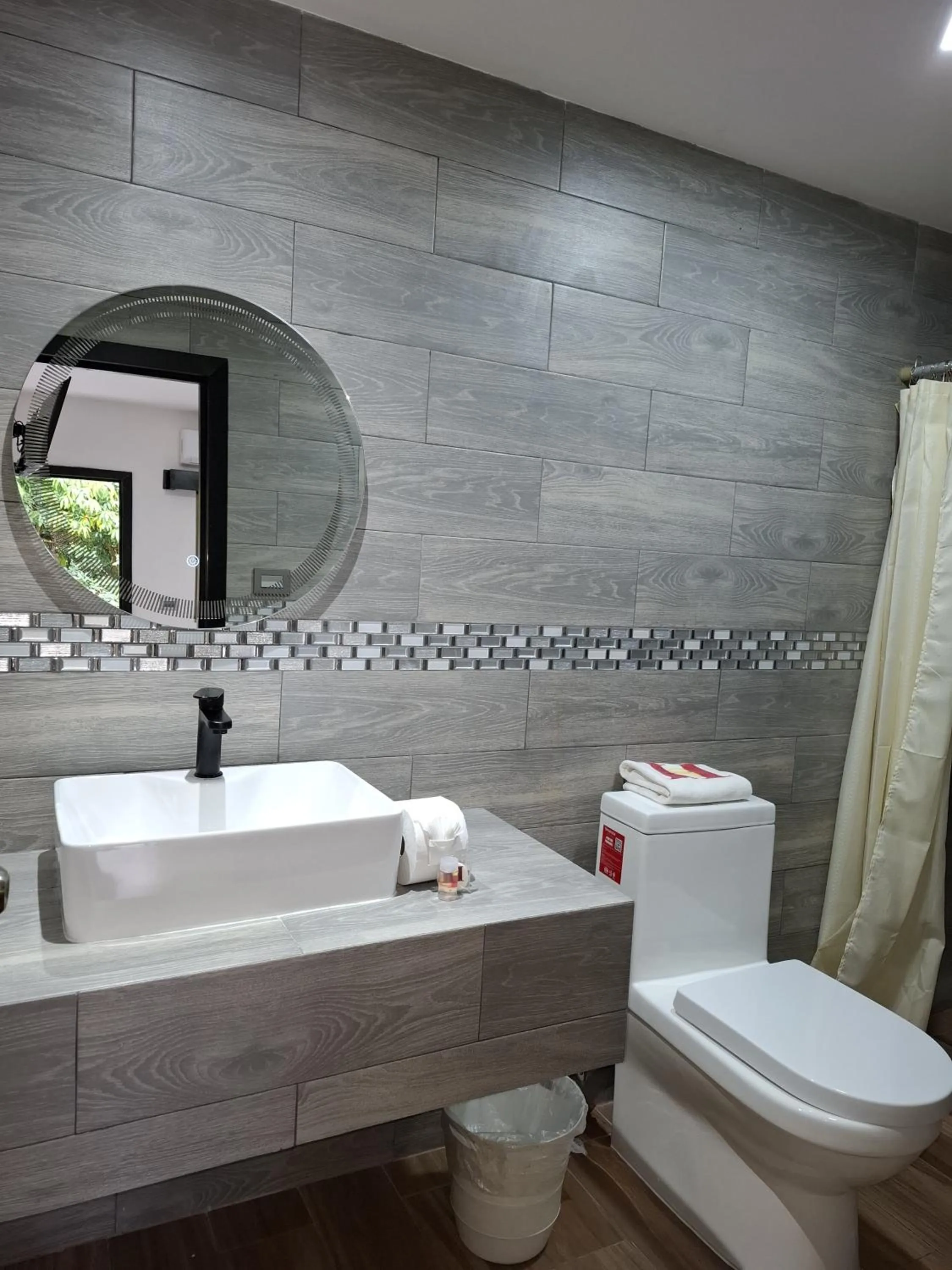 Shower in Hotel Sevilla Palenque