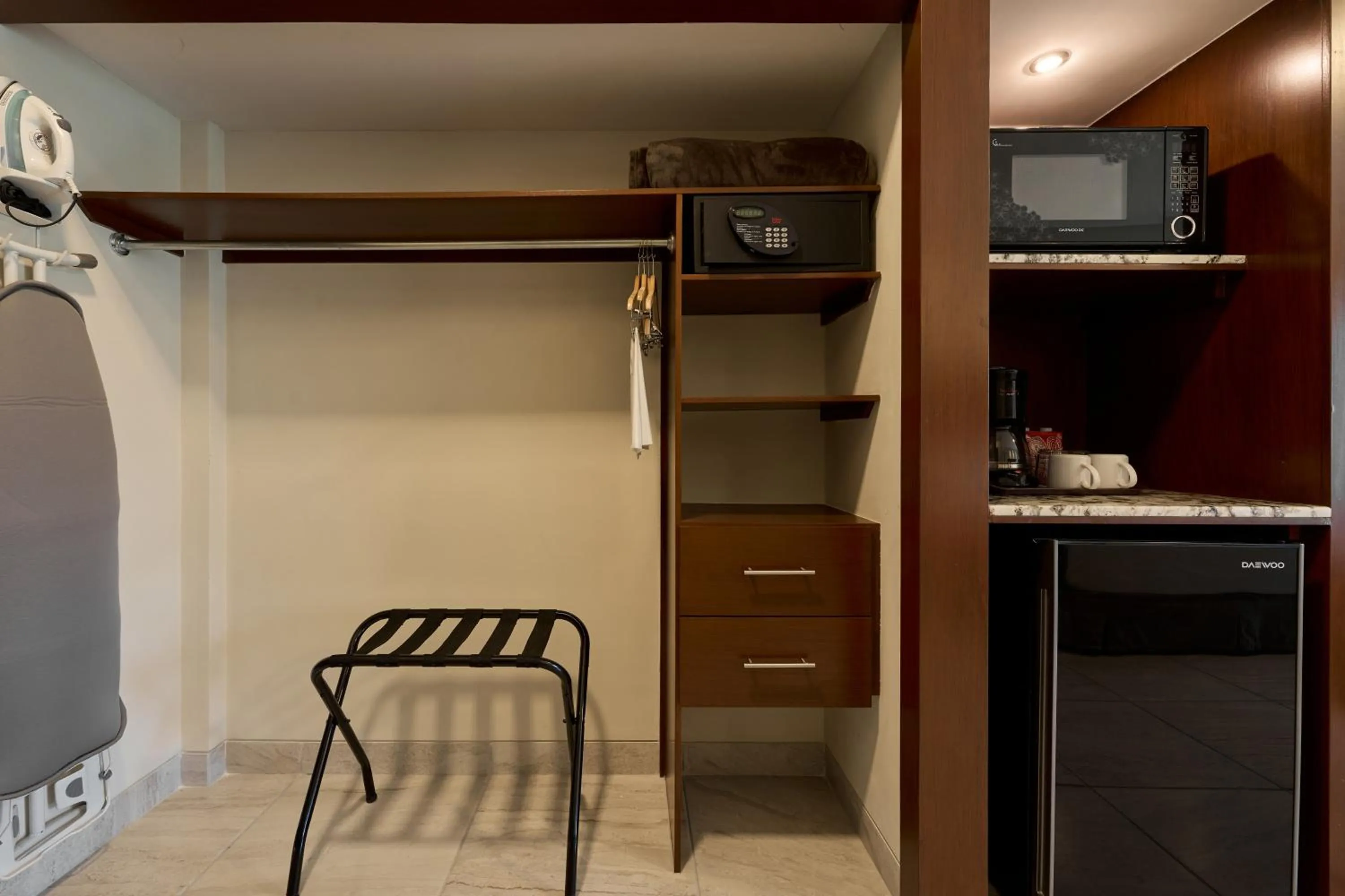 minibar in Hotel Estancia Business Class