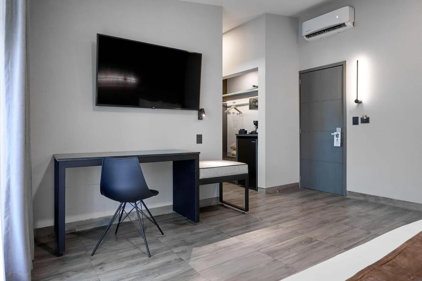 TV and multimedia in Hotel Estancia Business Class