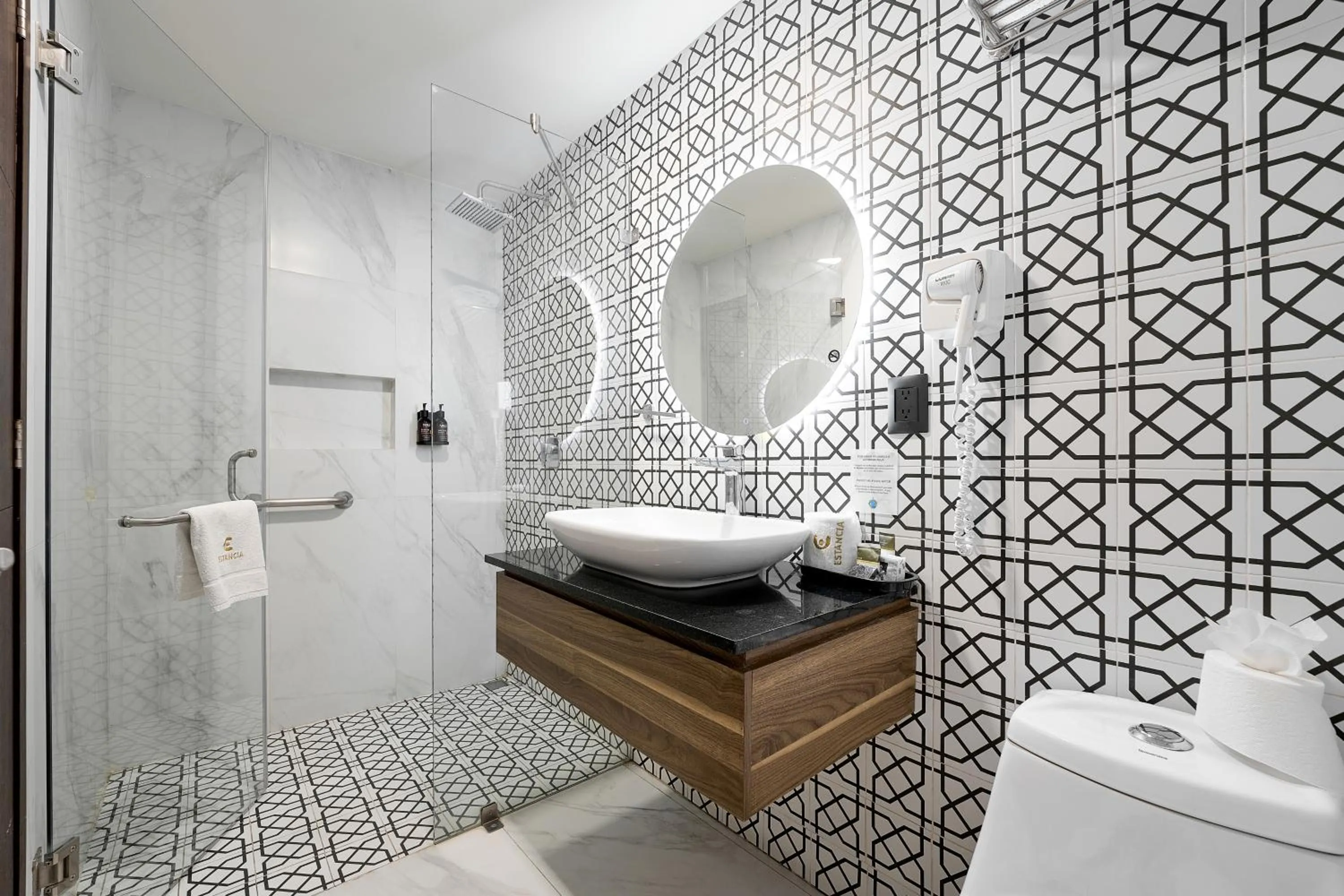 Toilet in Hotel Estancia Business Class