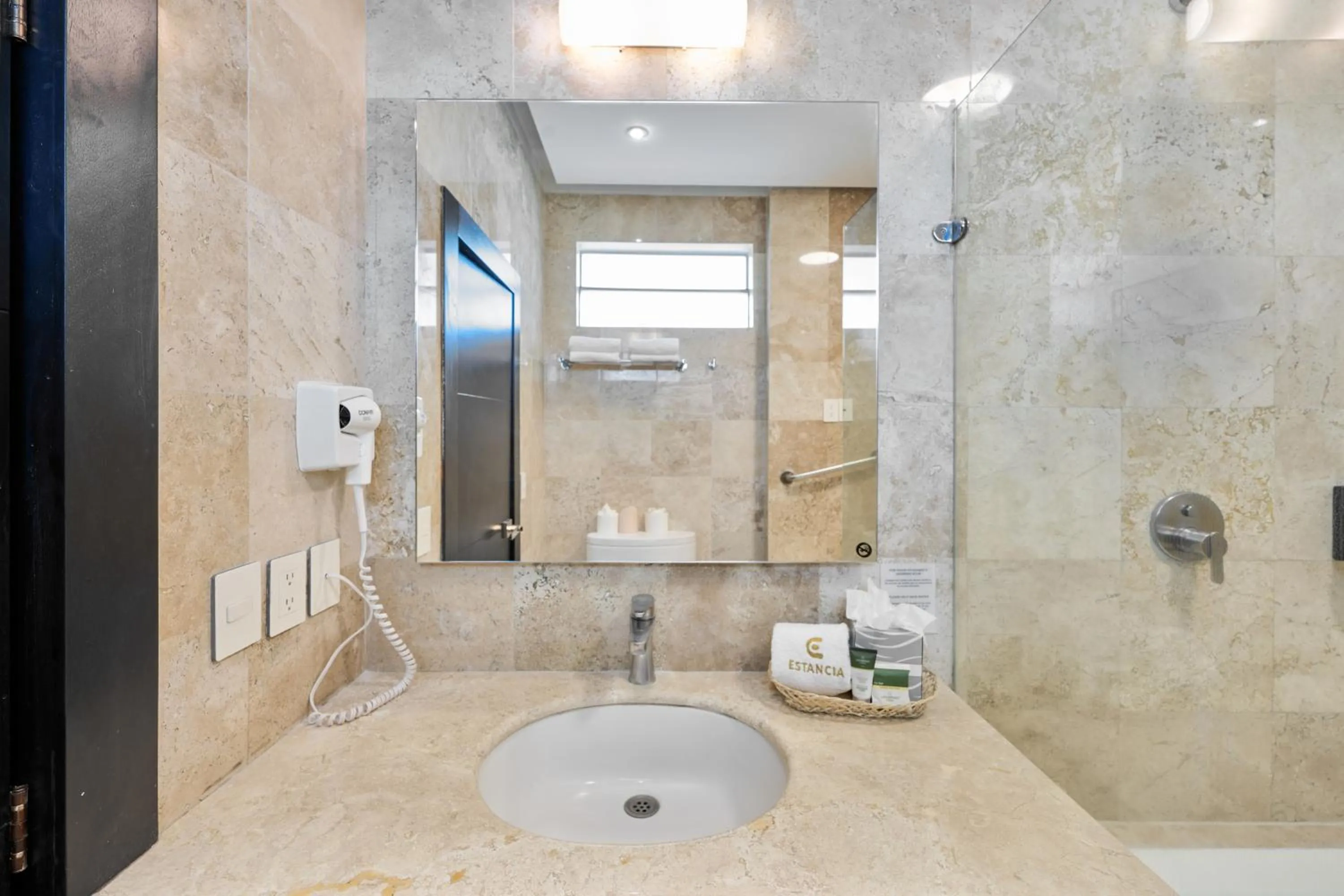 Bathroom in Hotel Estancia Business Class