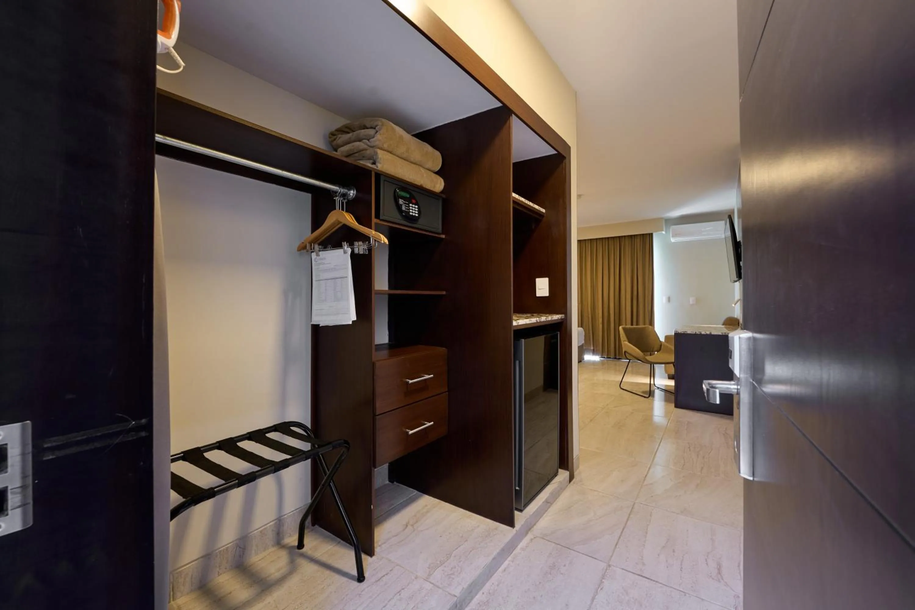 wardrobe in Hotel Estancia Business Class