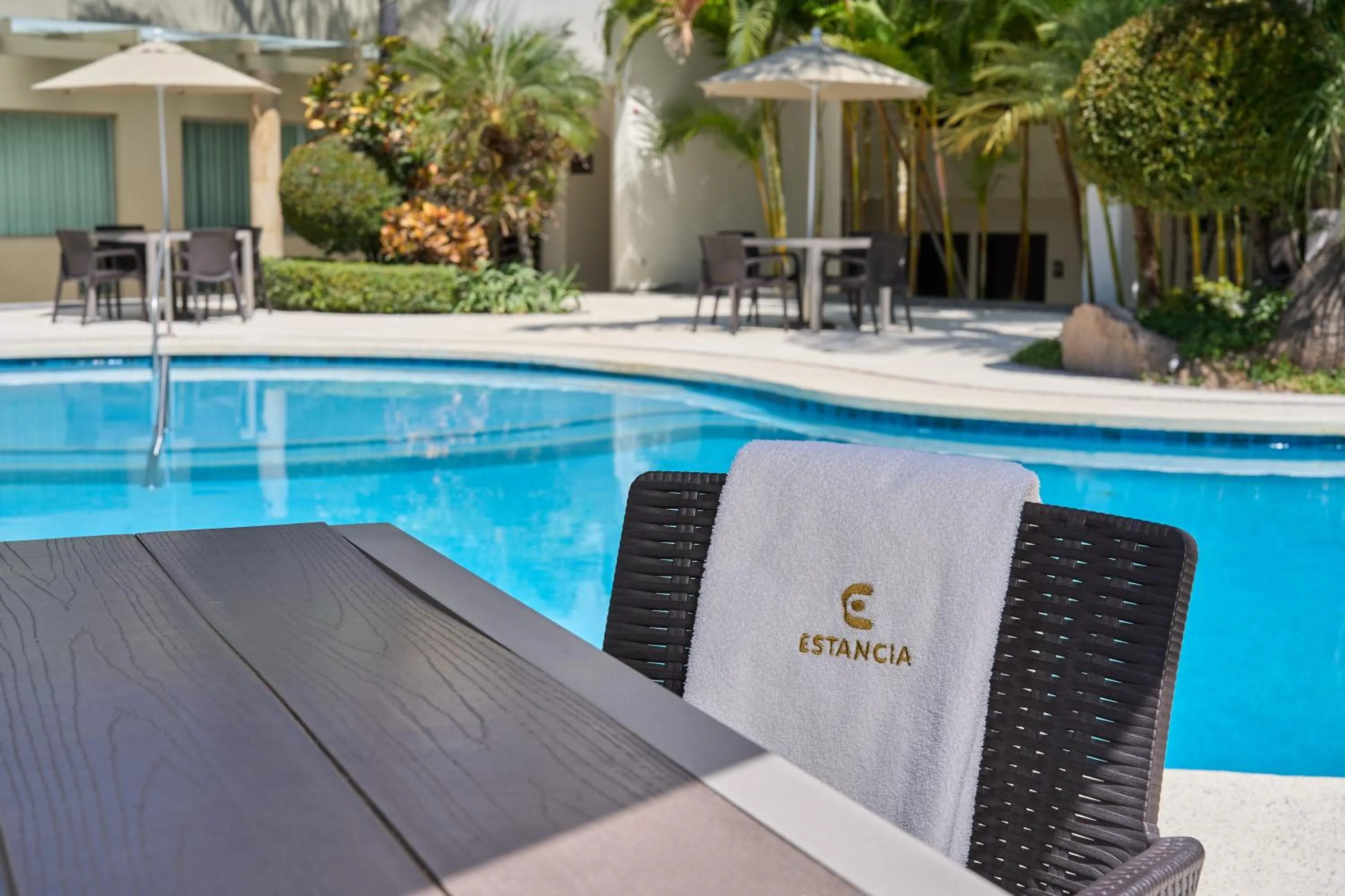 Swimming pool in Hotel Estancia Business Class