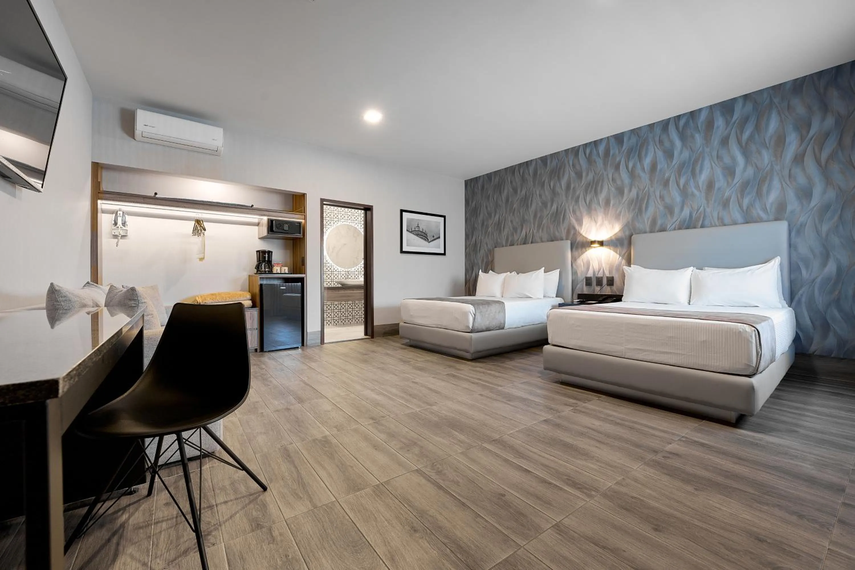 Photo of the whole room, Bed in Hotel Estancia Business Class