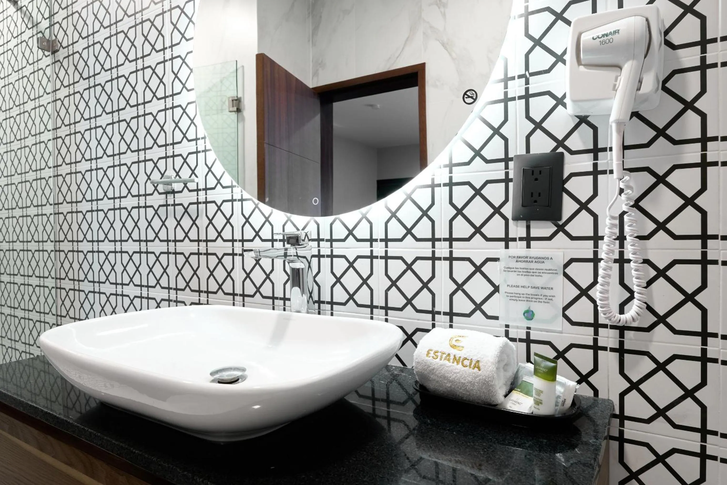 Bathroom in Hotel Estancia Business Class