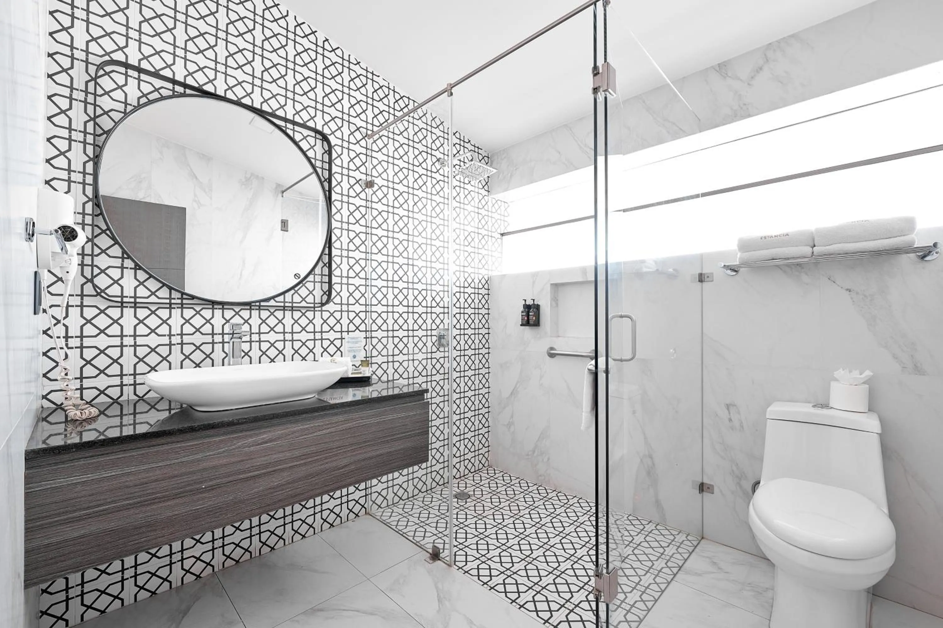 Shower in Hotel Estancia Business Class