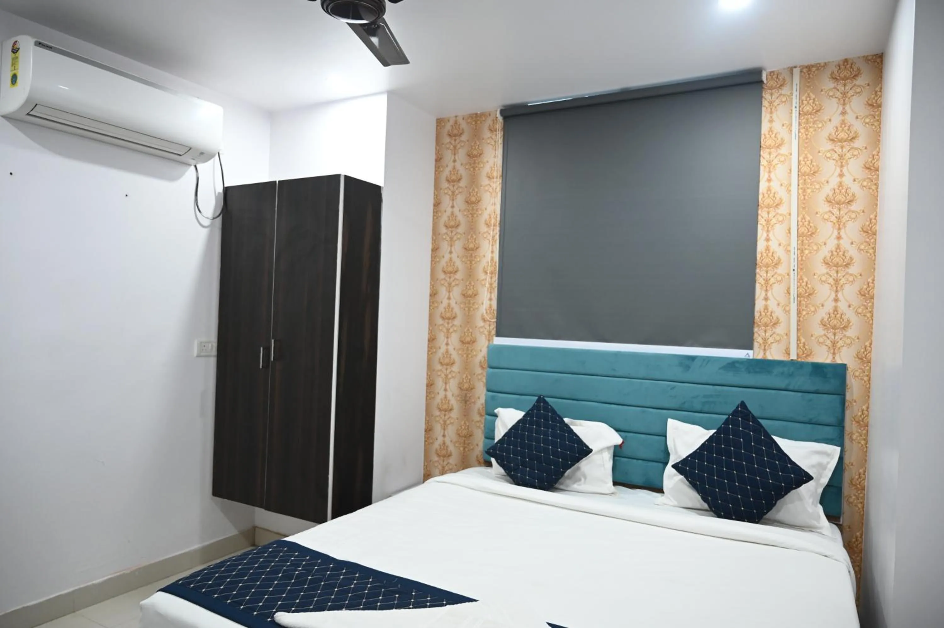 Bed in HOTEL DIAMANT INN