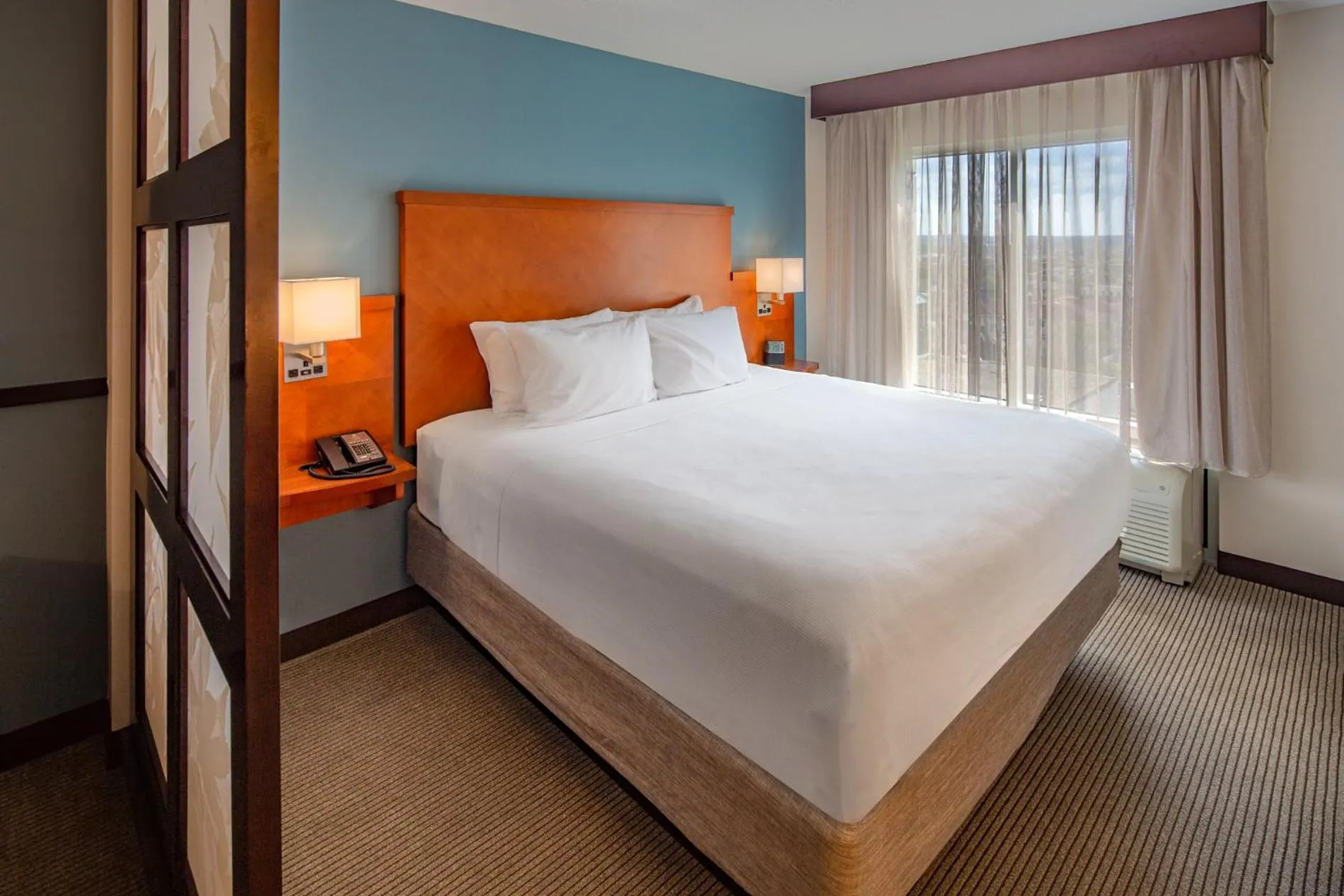 Bed in Hyatt Place Madison/Downtown