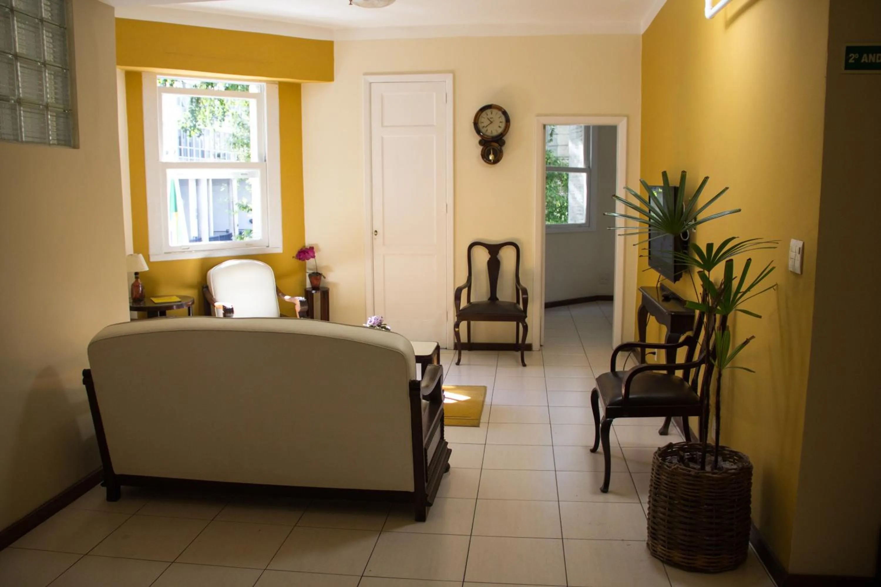 Living room, Bed in Hotel Carioca
